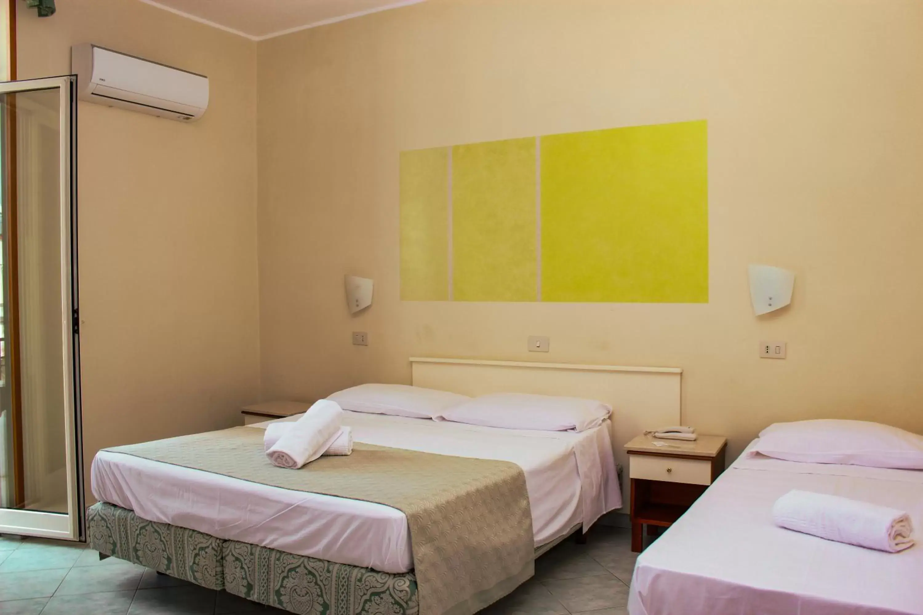 Triple Room in Hotel Garden Napoli Triple Room in Hotel Garden Napoli