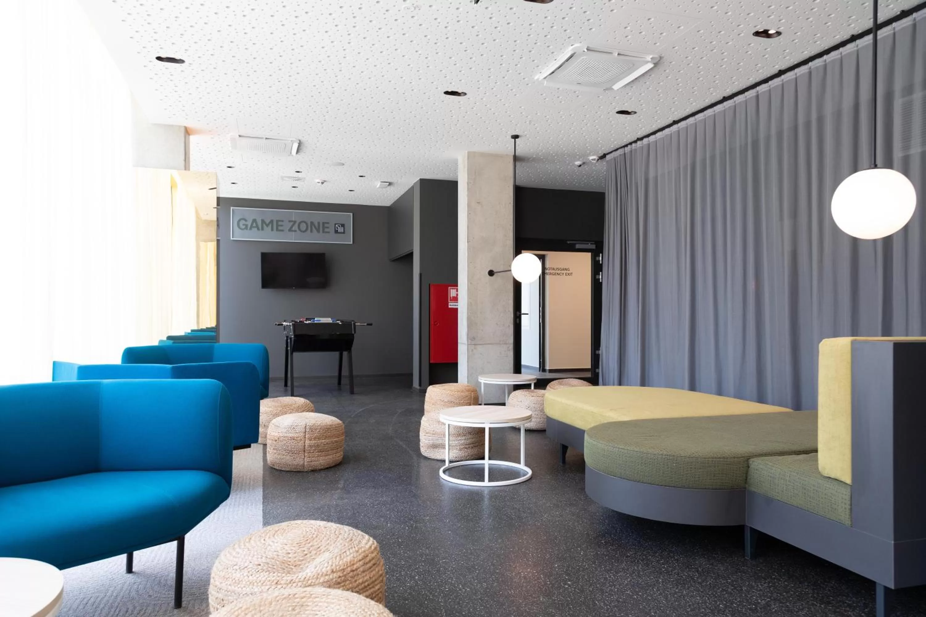 Lounge or bar in MEININGER Hotel Bremen Hauptbahnhof