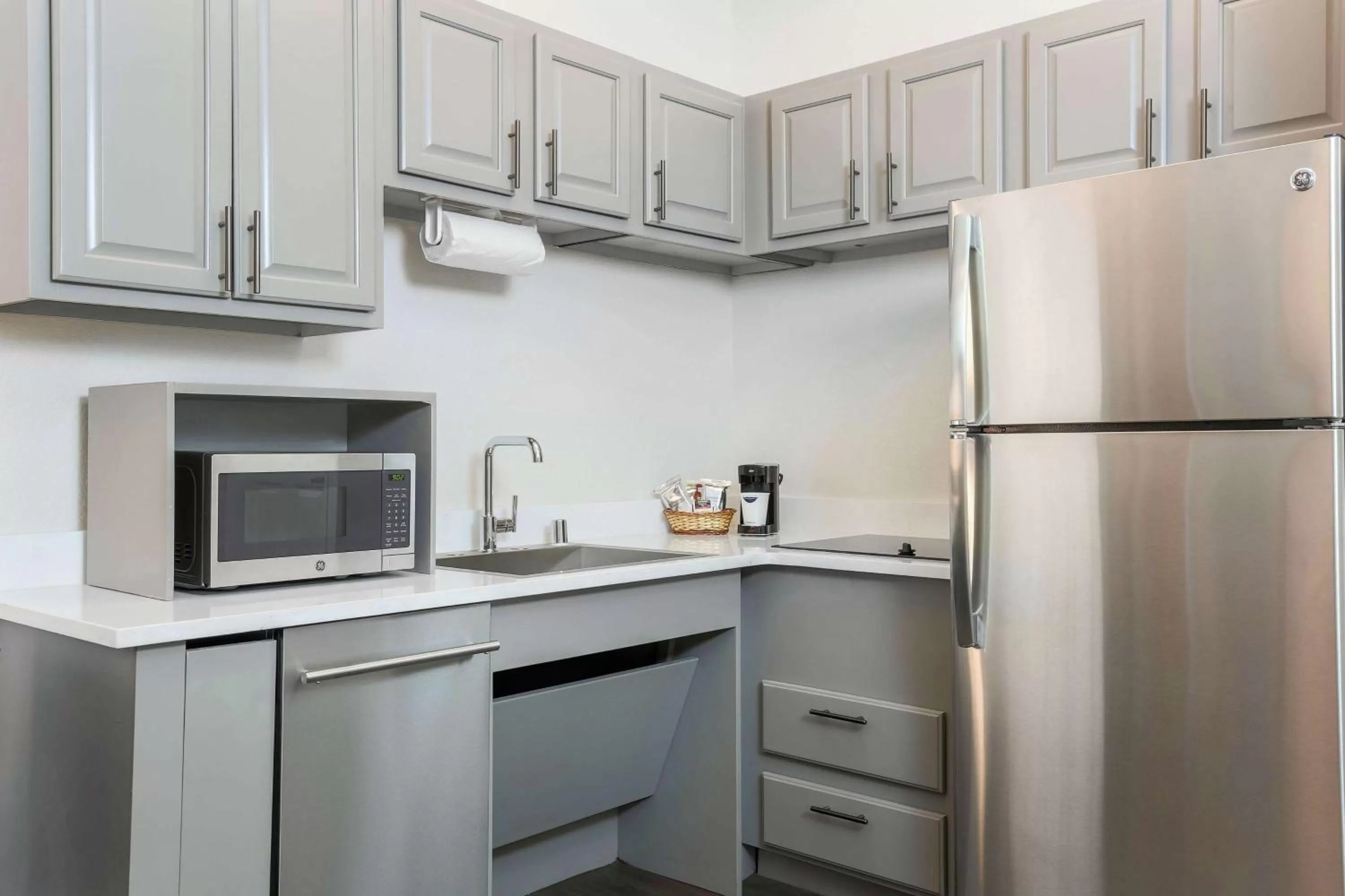 Kitchen or kitchenette in Hampton Inn & Suites Denver Tech Center