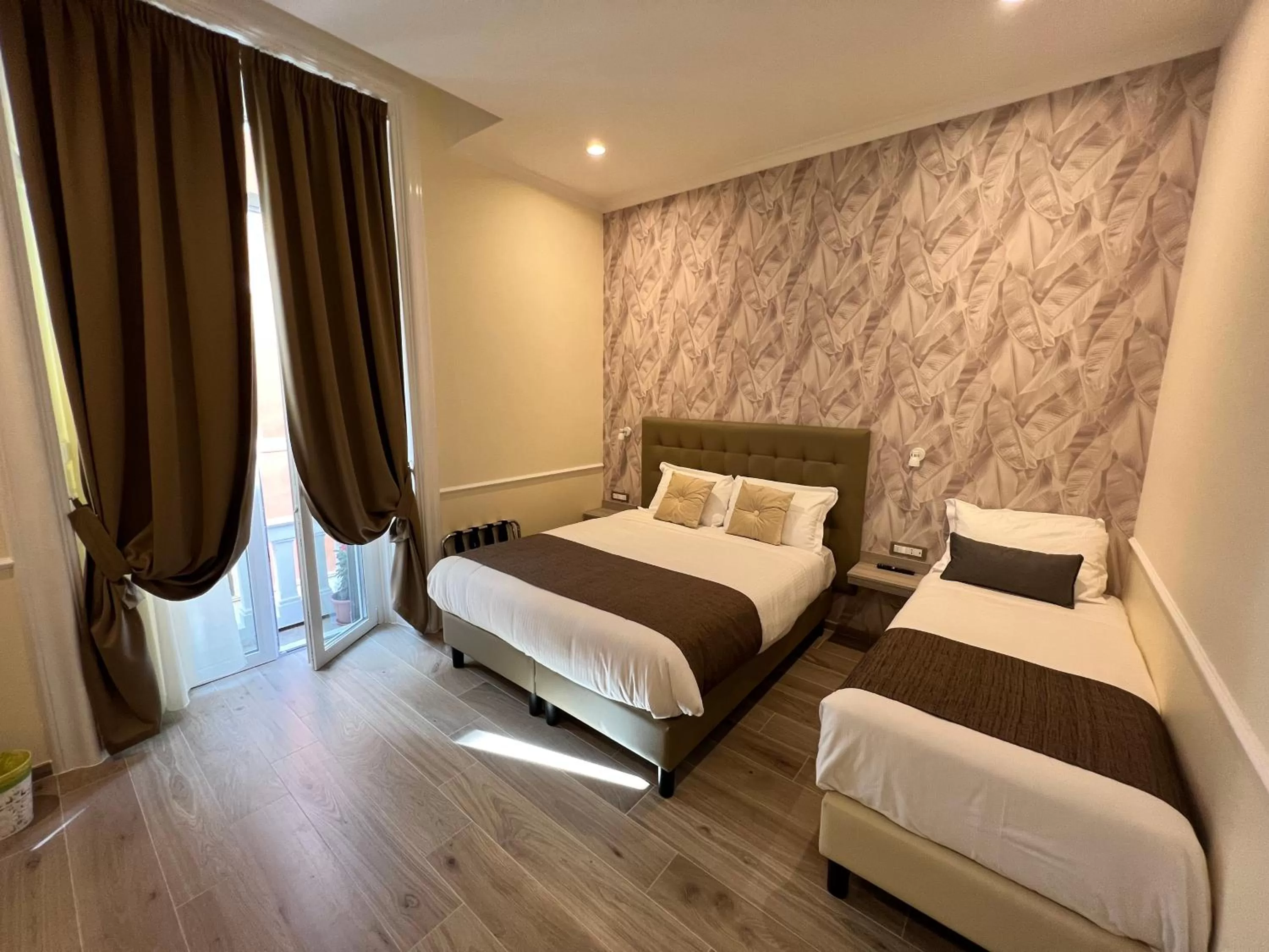 Deluxe Triple Room in Hotel Le Petit