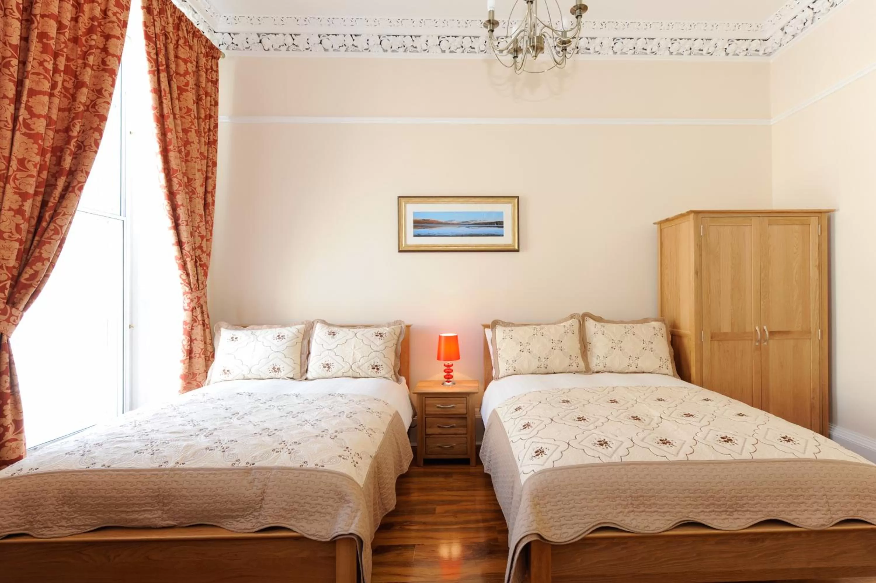 Bedroom, Bed in Edinburgh City Suites