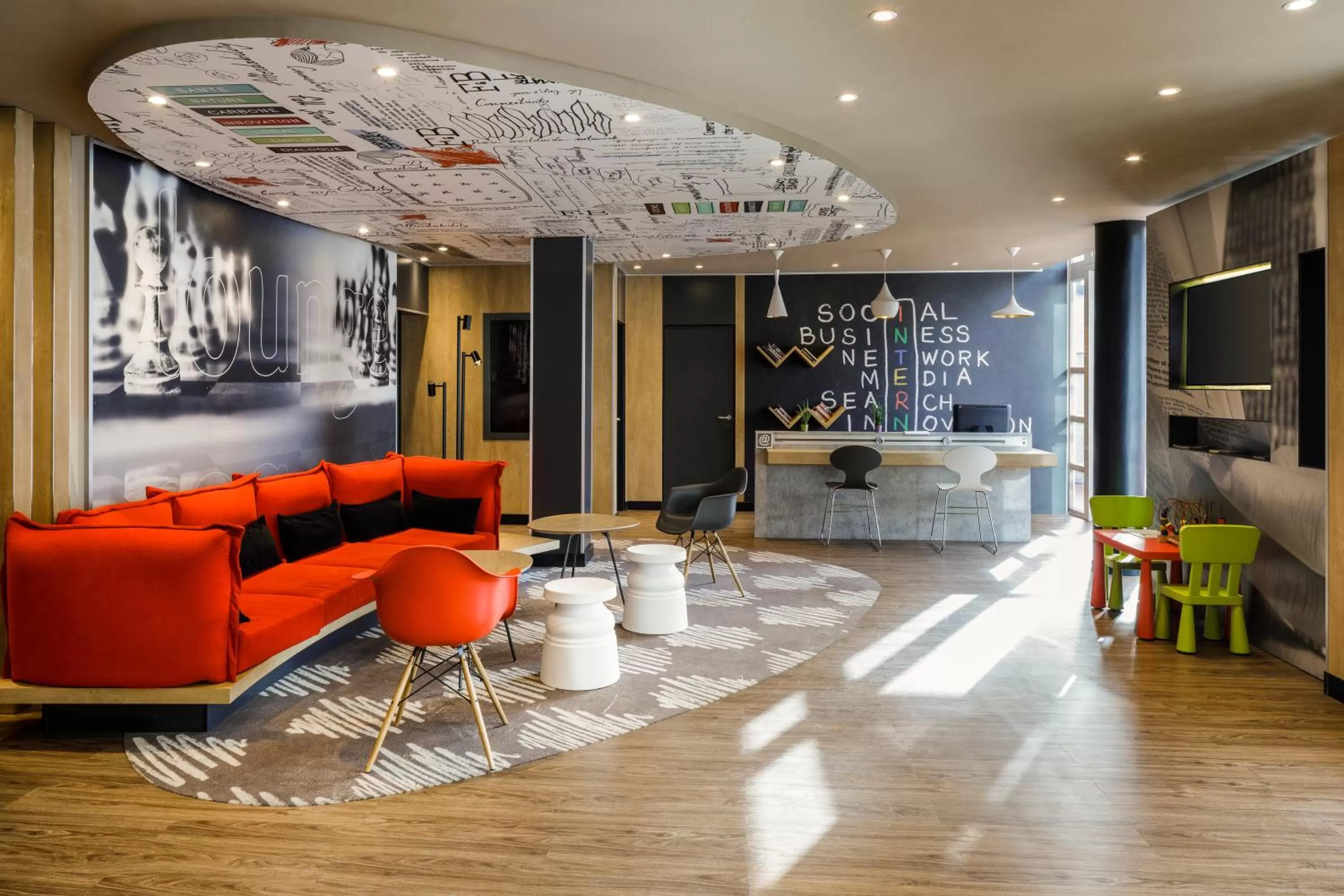 Lobby or reception in Ibis Granada