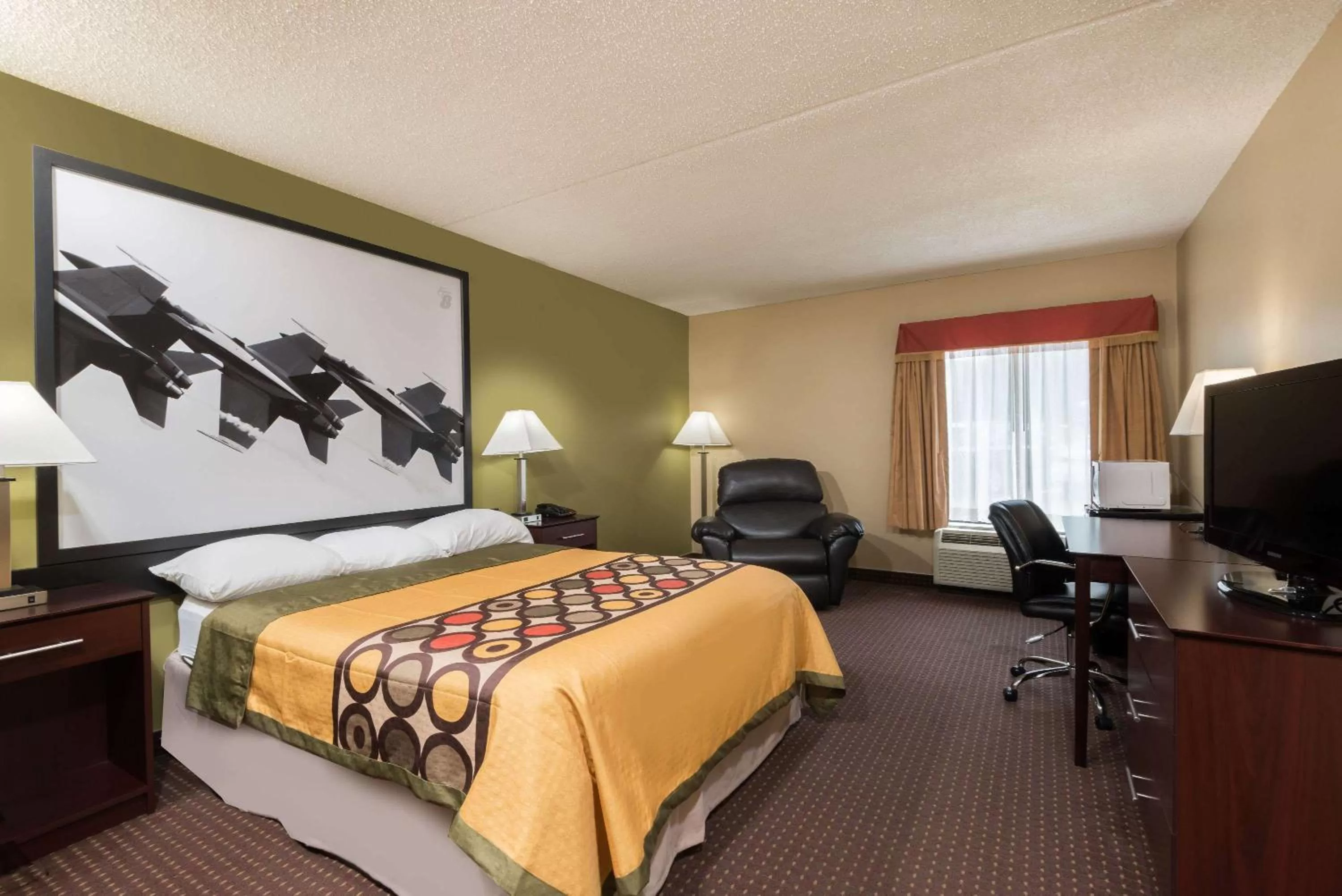 Photo of the whole room, Bed in Super 8 by Wyndham Miamisburg Dayton S Area OH