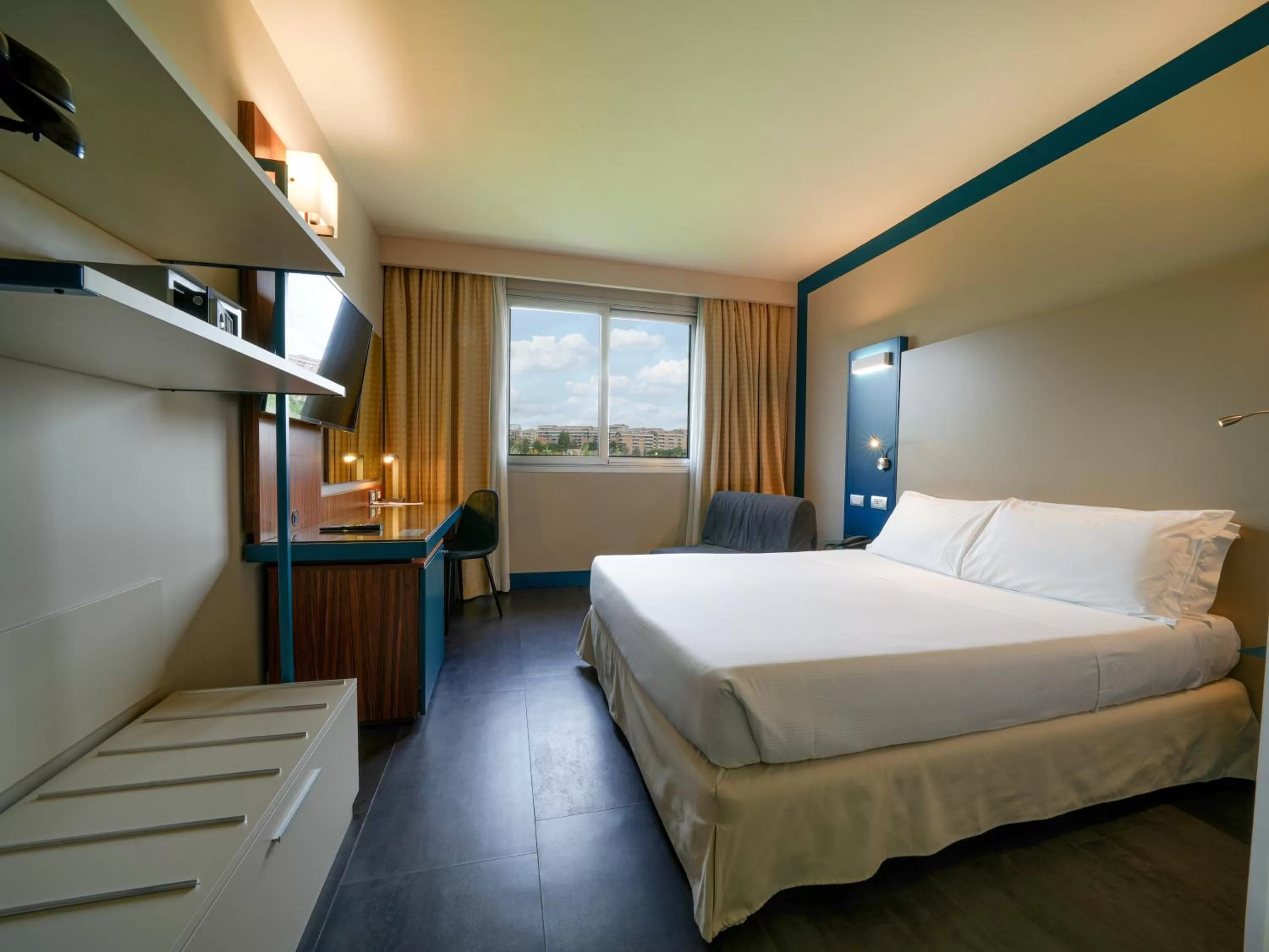 Bed in La Meridiana Bleisure Hotel