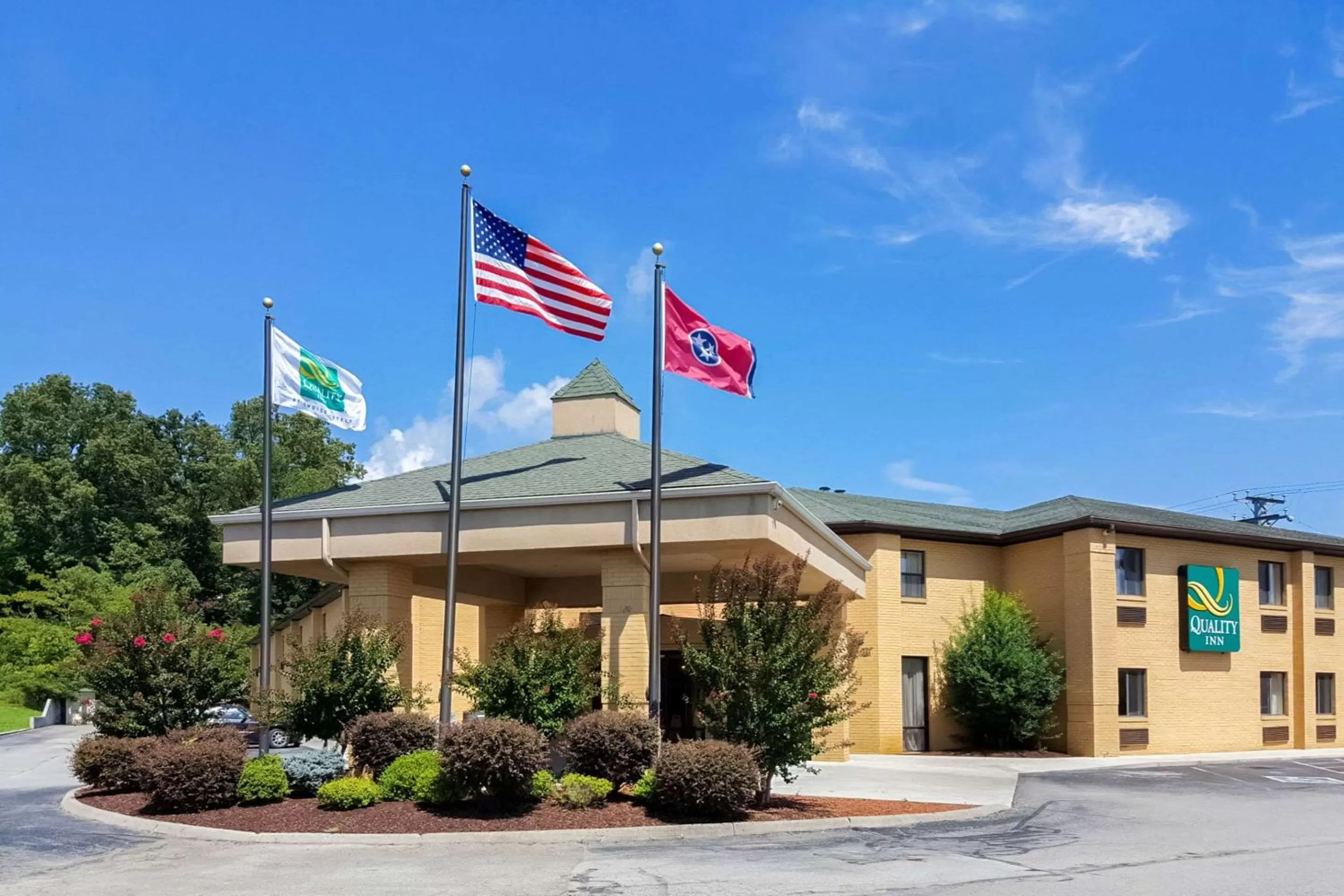 Property building in Quality Inn Clinton-Knoxville North