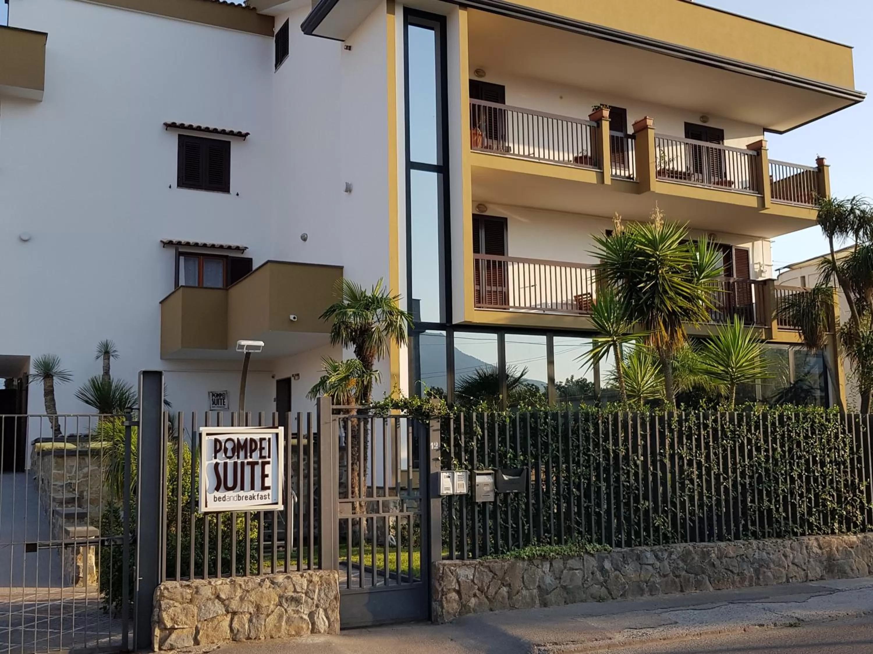 Facade/entrance in Pompei Suite