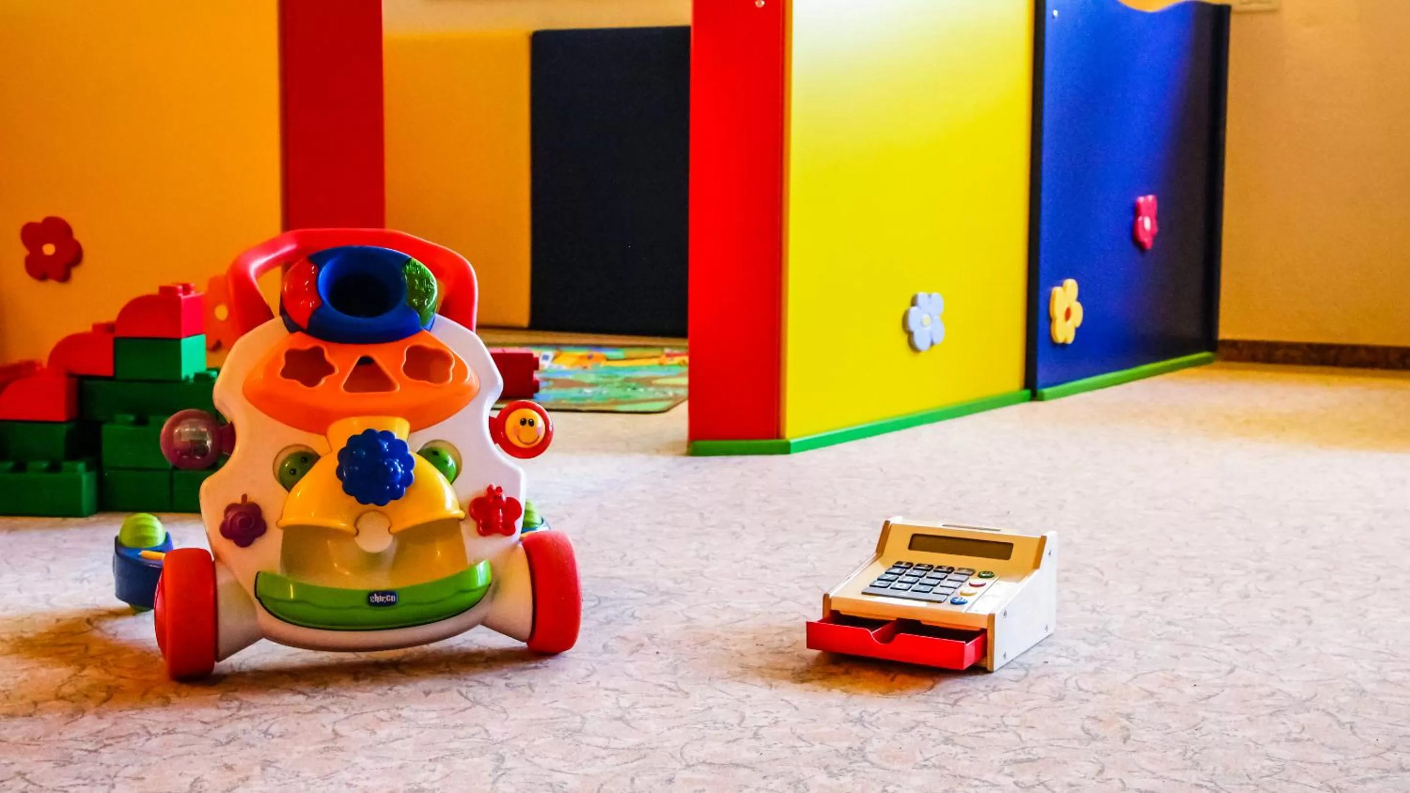 Game Room in Flora Hotel & Suites