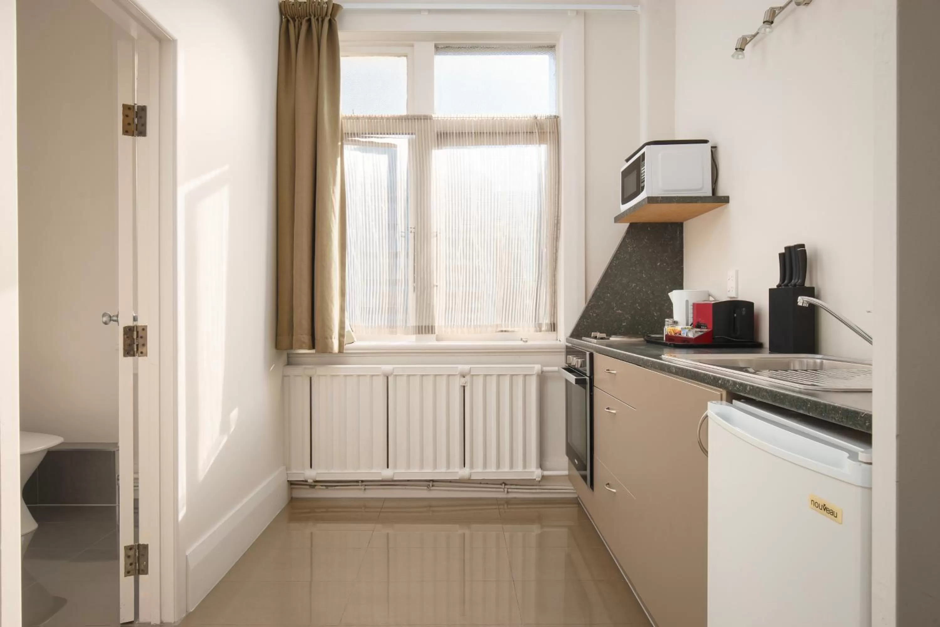 Kitchen or kitchenette in Kiwi International Hotel