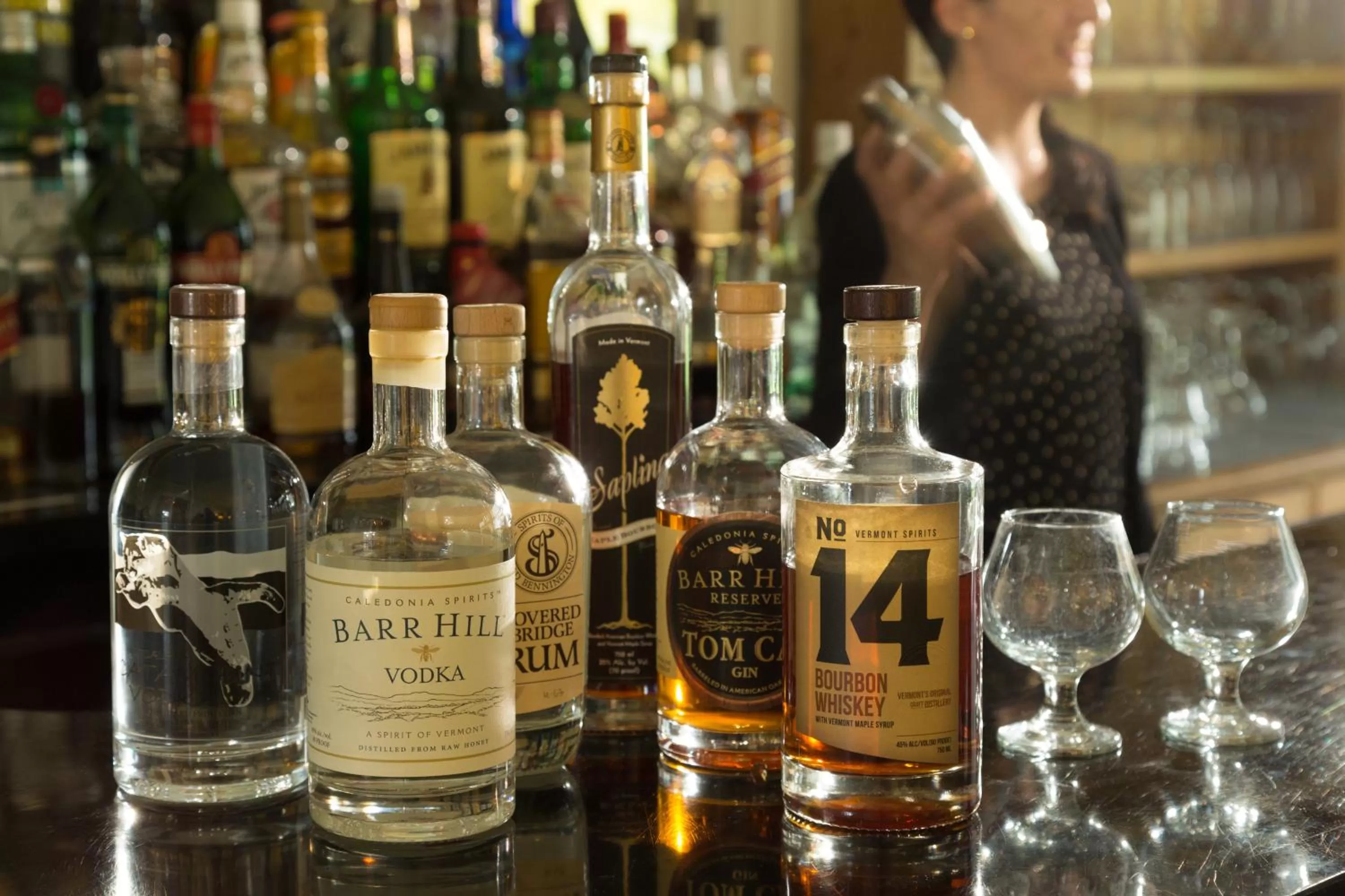 Lounge or bar in Four Chimneys Inn