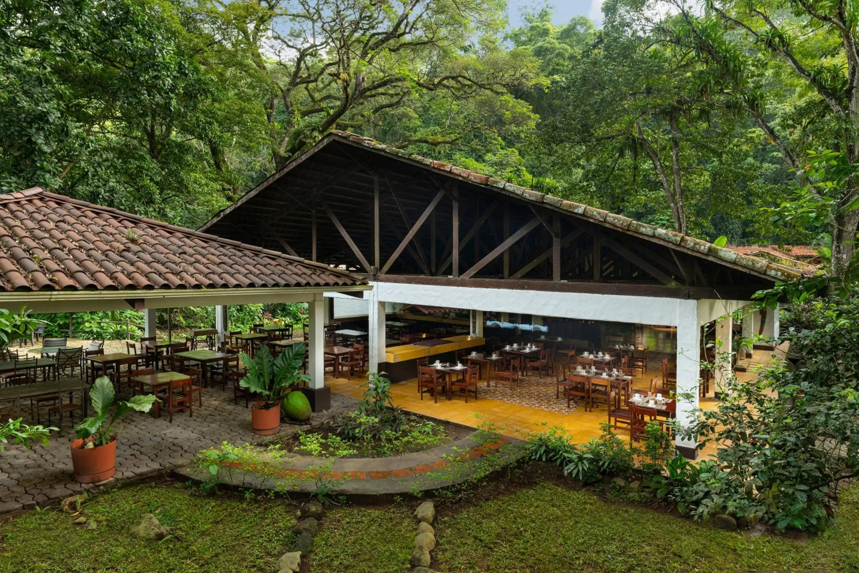 Restaurant/places to eat in Villa Lapas Jungle Village