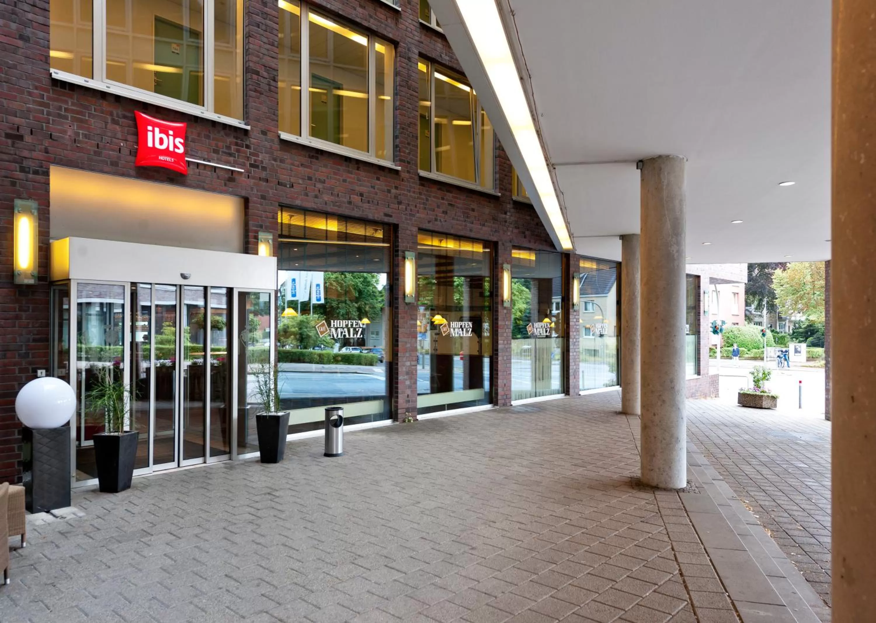 Facade/entrance in ibis Hamburg Alsterring