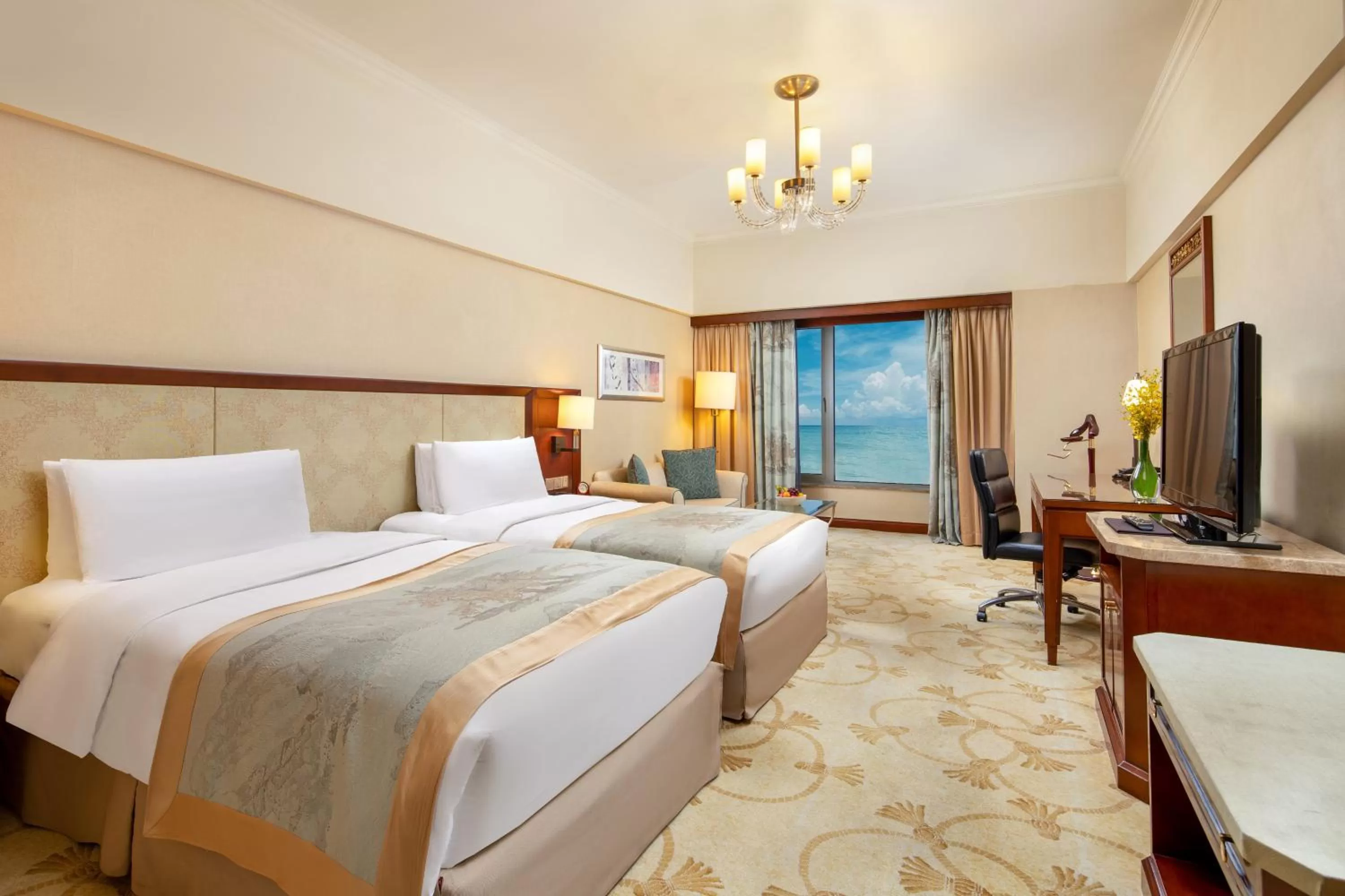 Photo of the whole room, Bed in Shangri-La Beihai