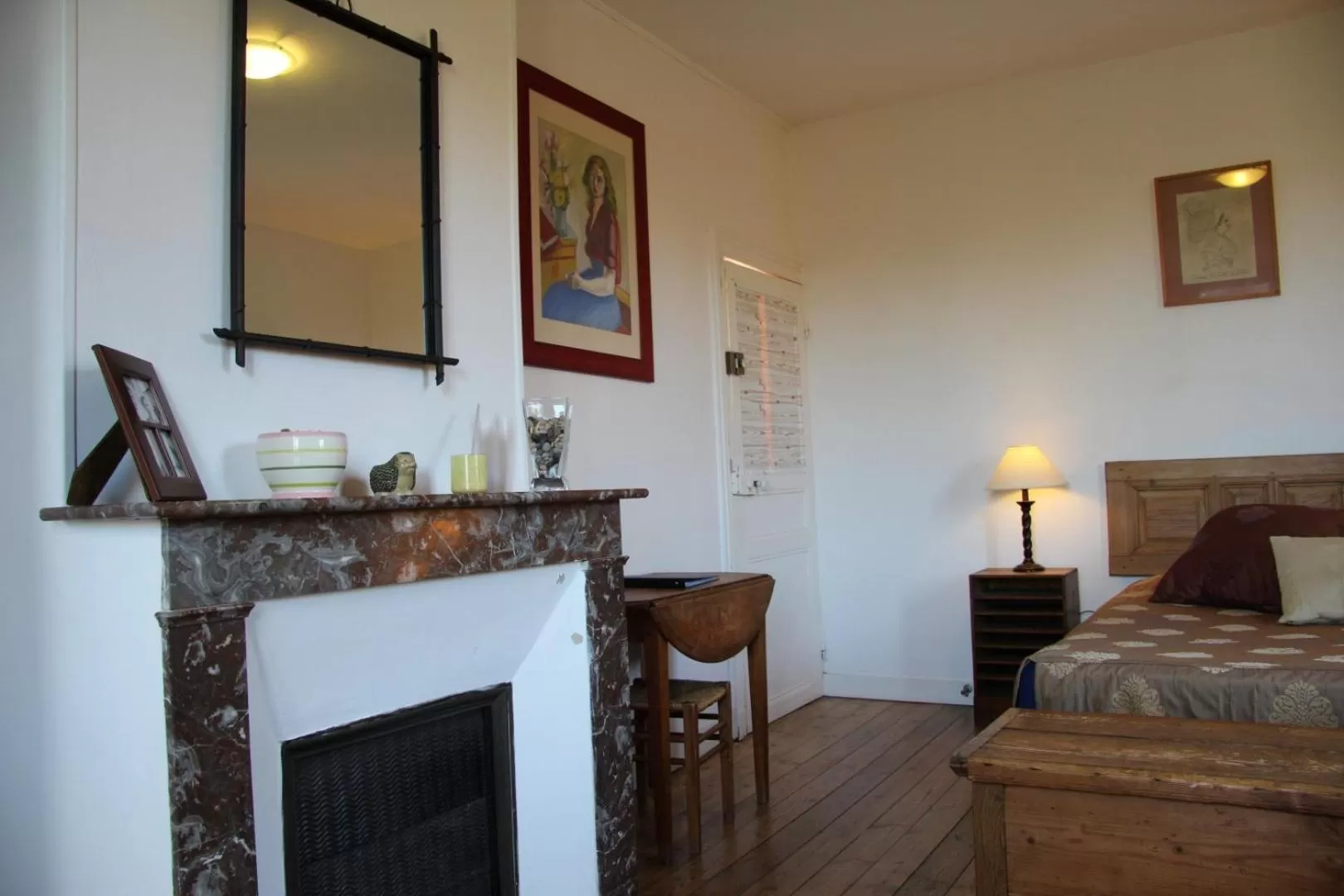 Bed in Le Pommenial de la Hérissonnière