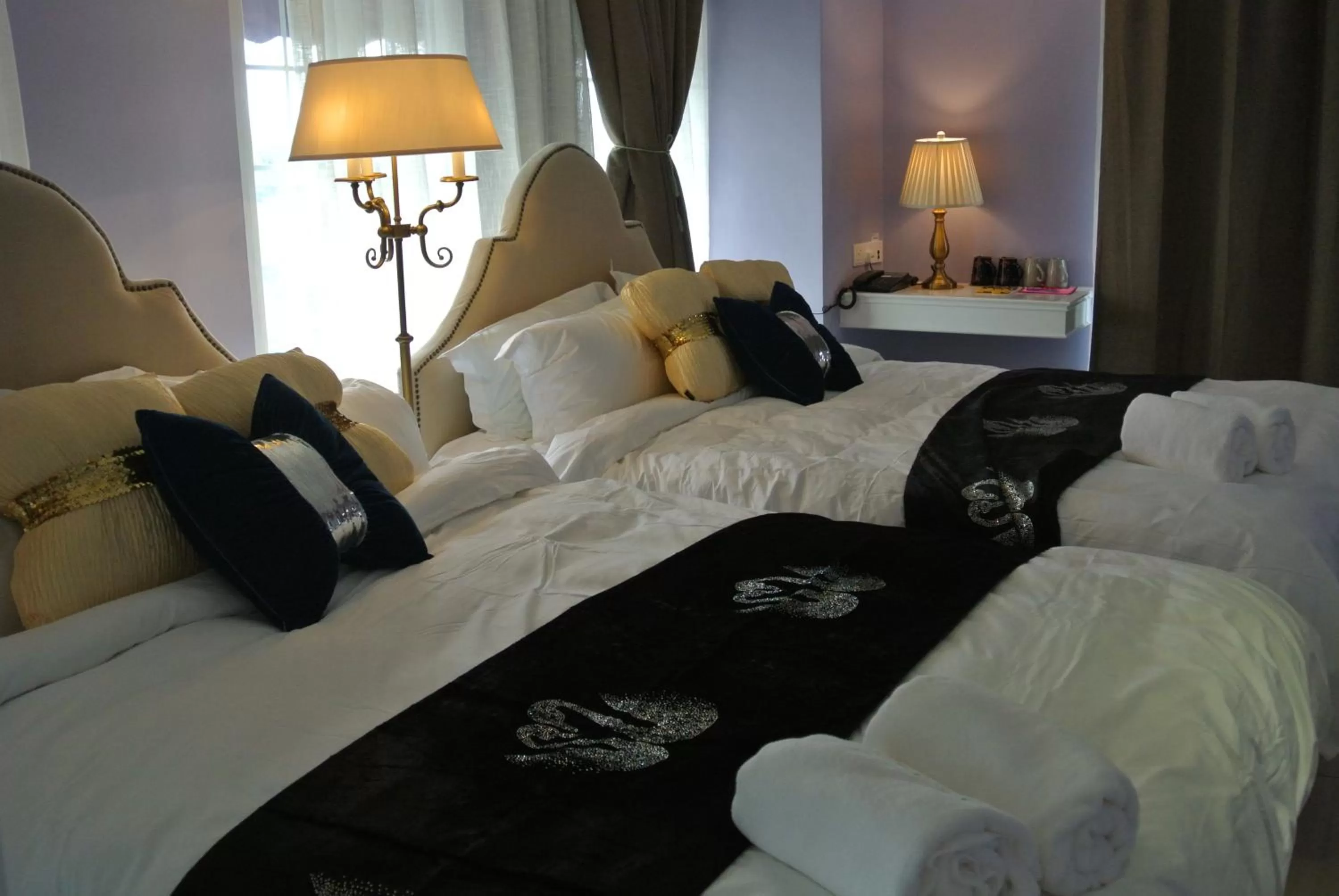 Bed in 1 Day Car Hotel Station 18