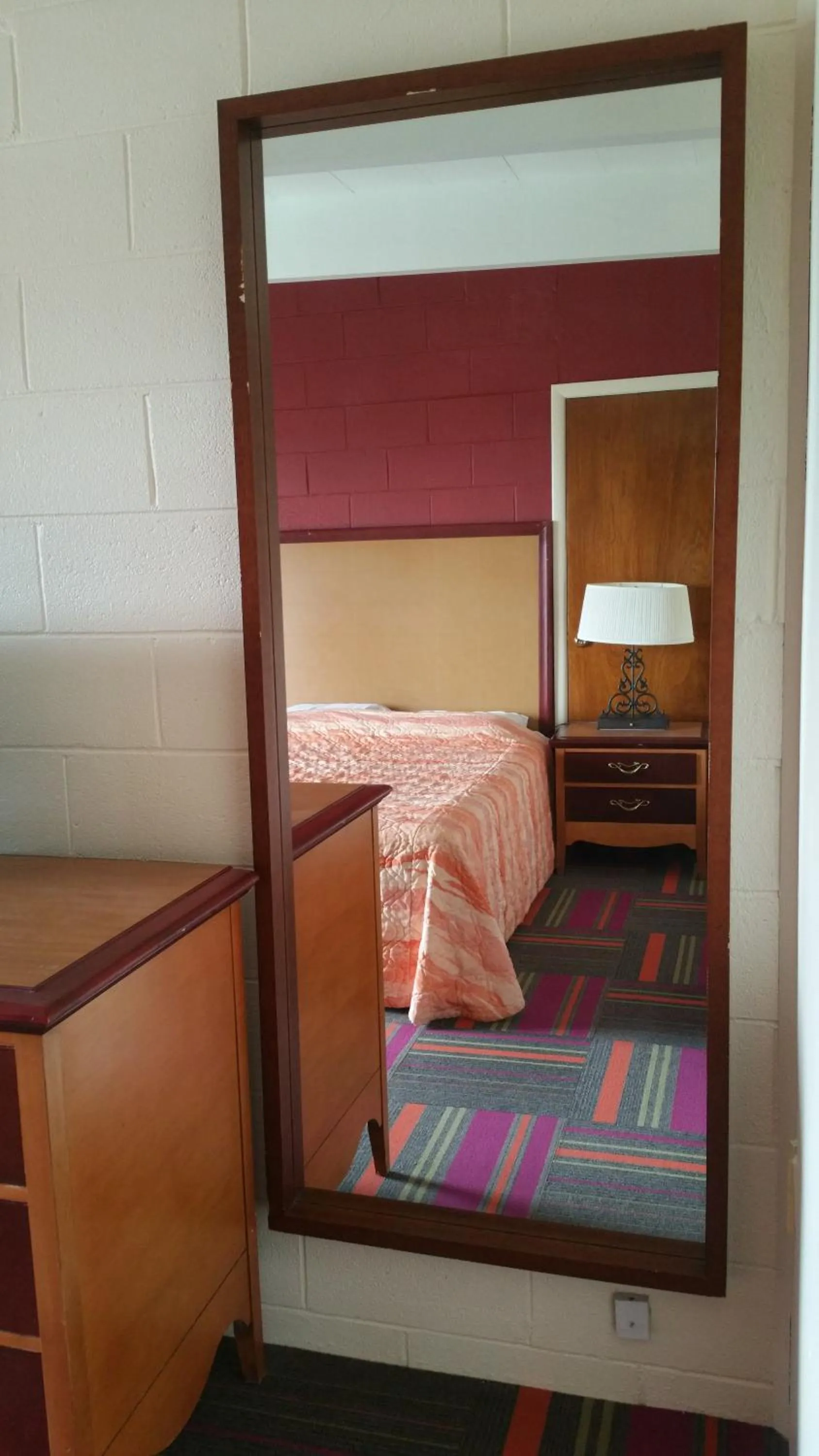 Bed in Thunder Bird Motel