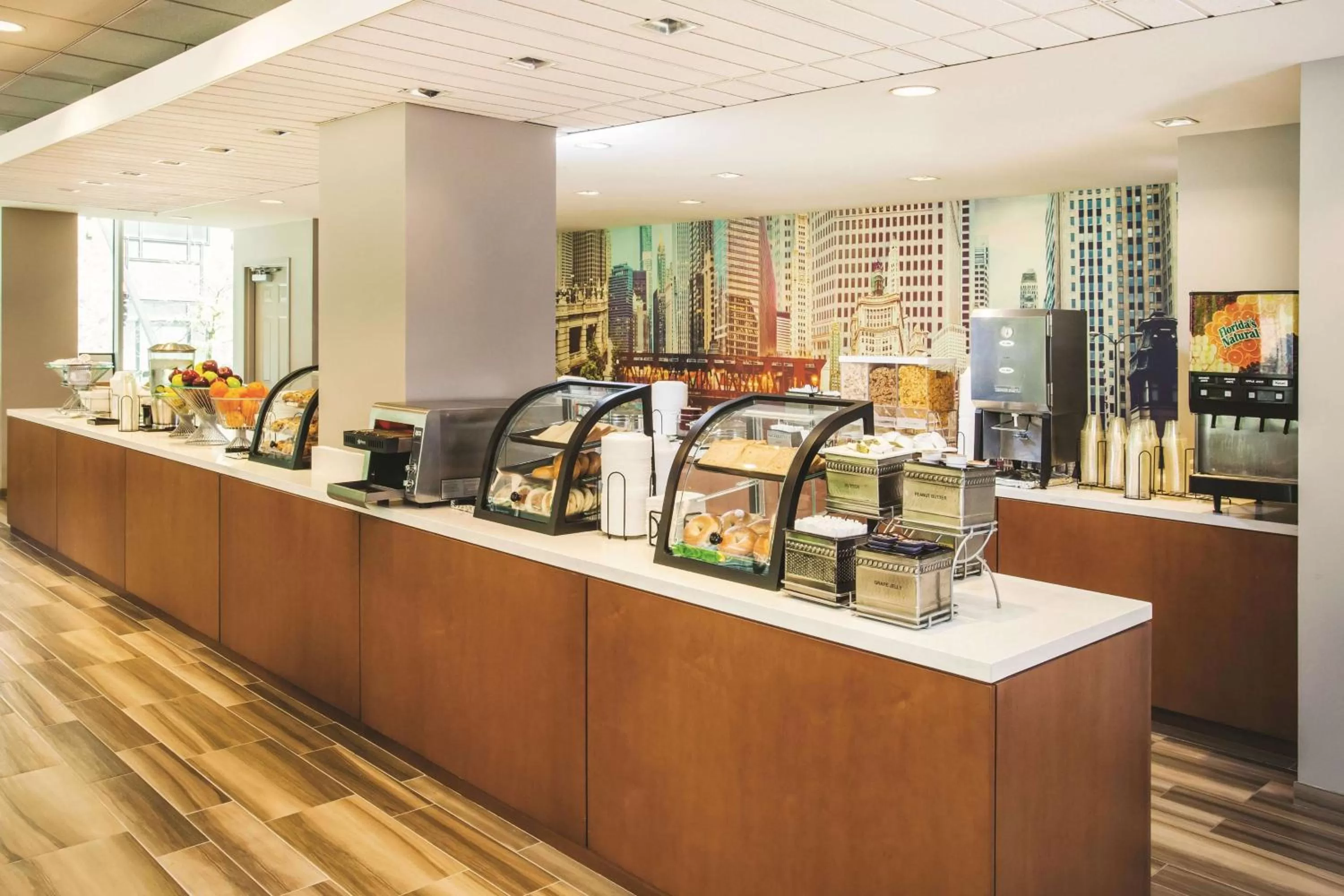 Restaurant/places to eat in La Quinta by Wyndham Chicago Downtown