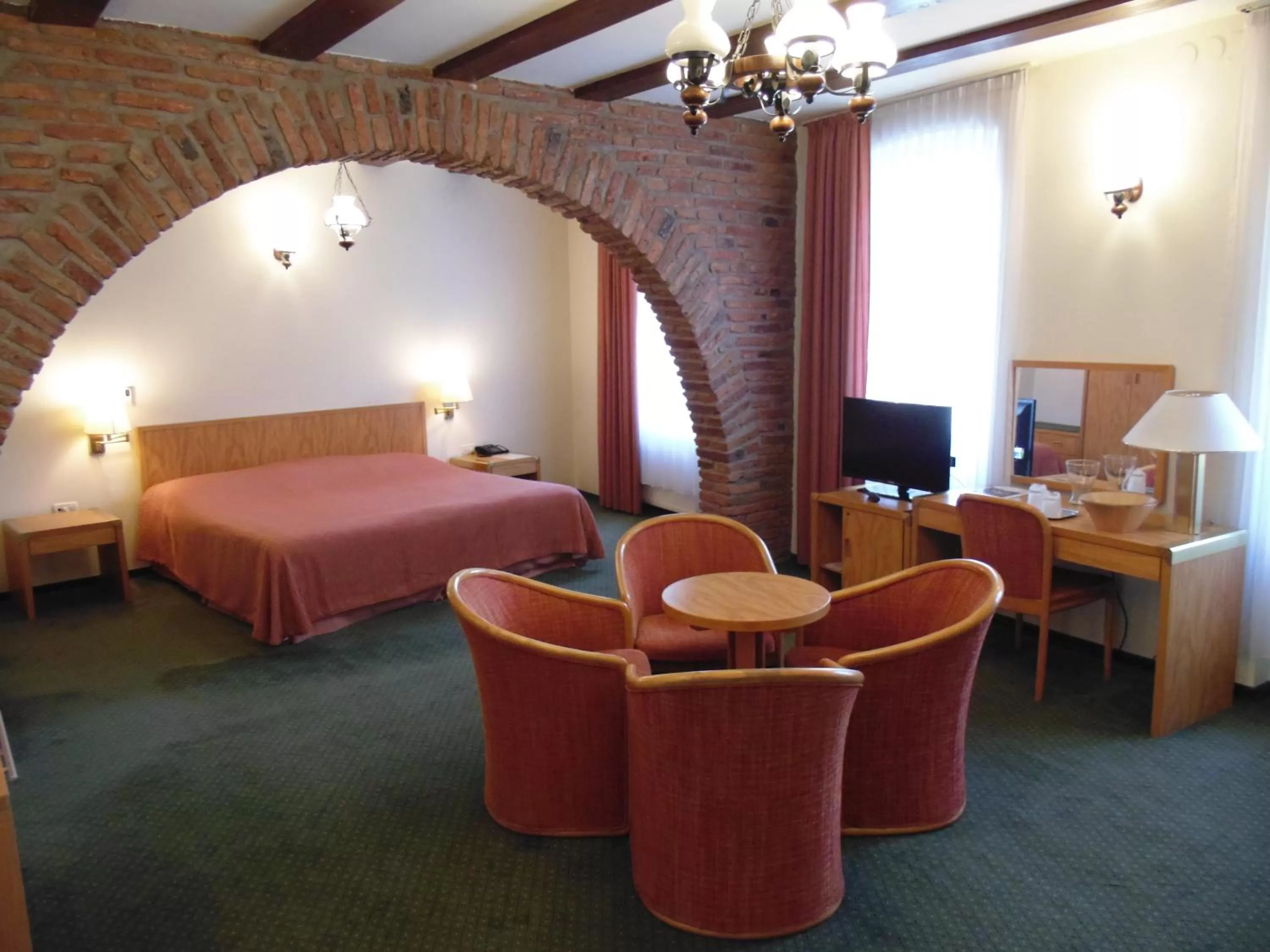 Bed in Curtea Brasoveana