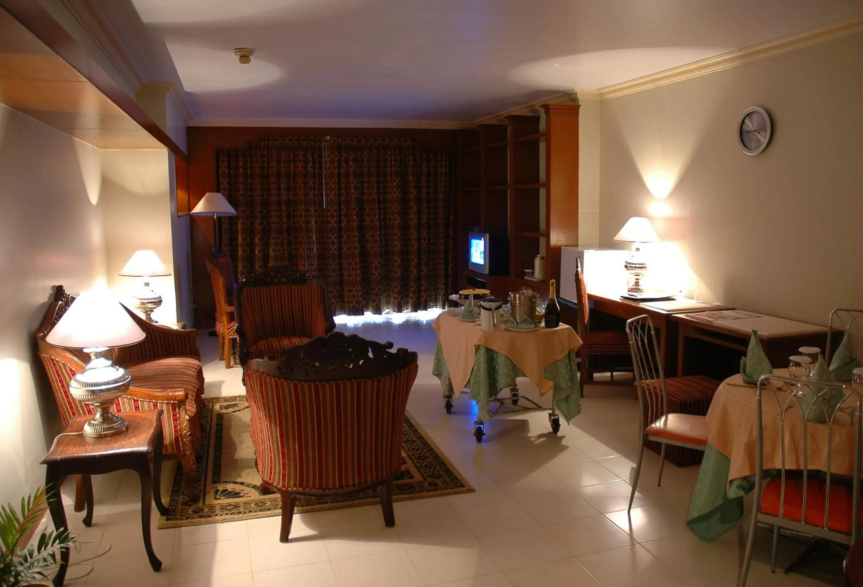 Seating area in Regent Plaza Hotel & Convention Center