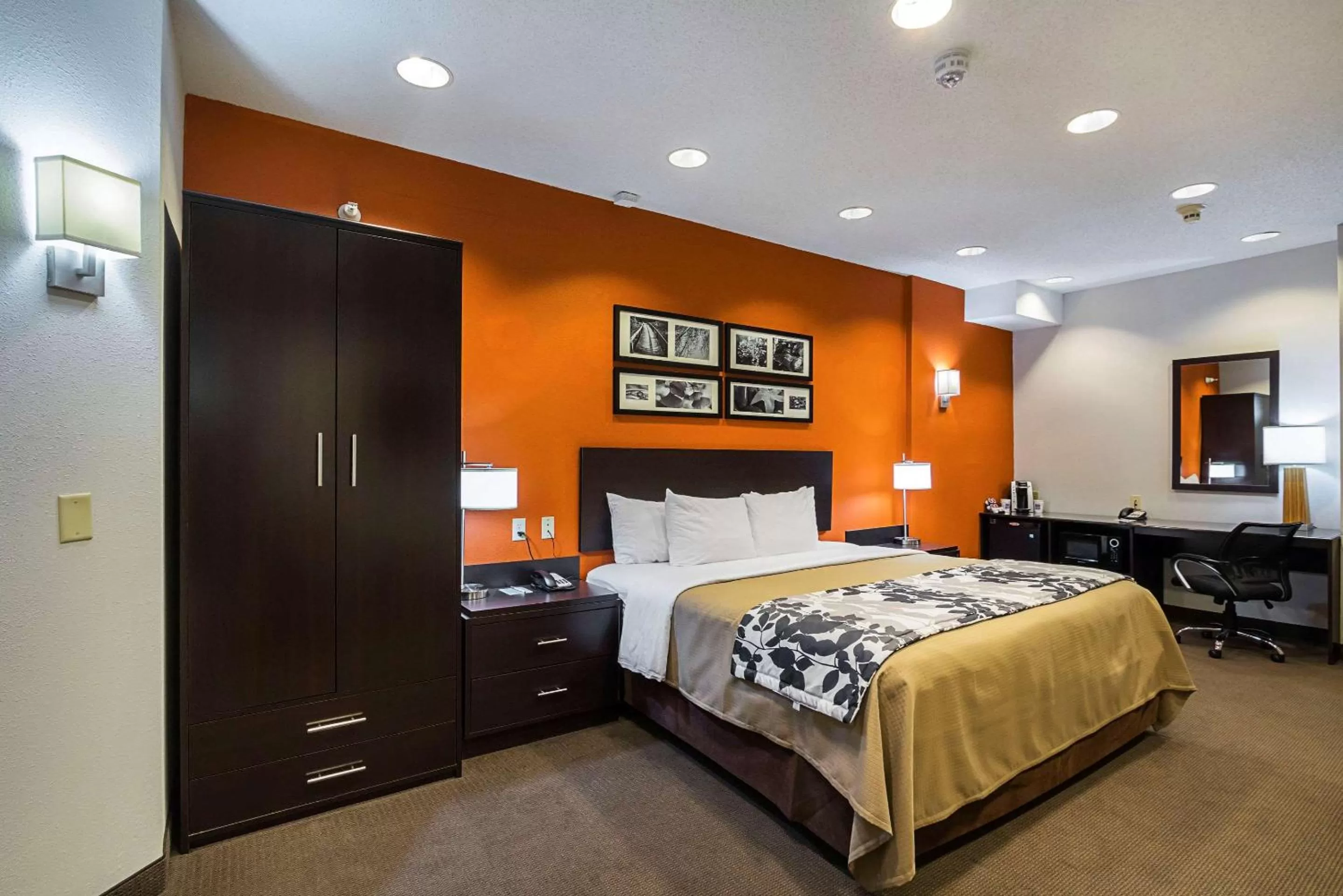 Photo of the whole room, Bed in Sleep Inn & Suites