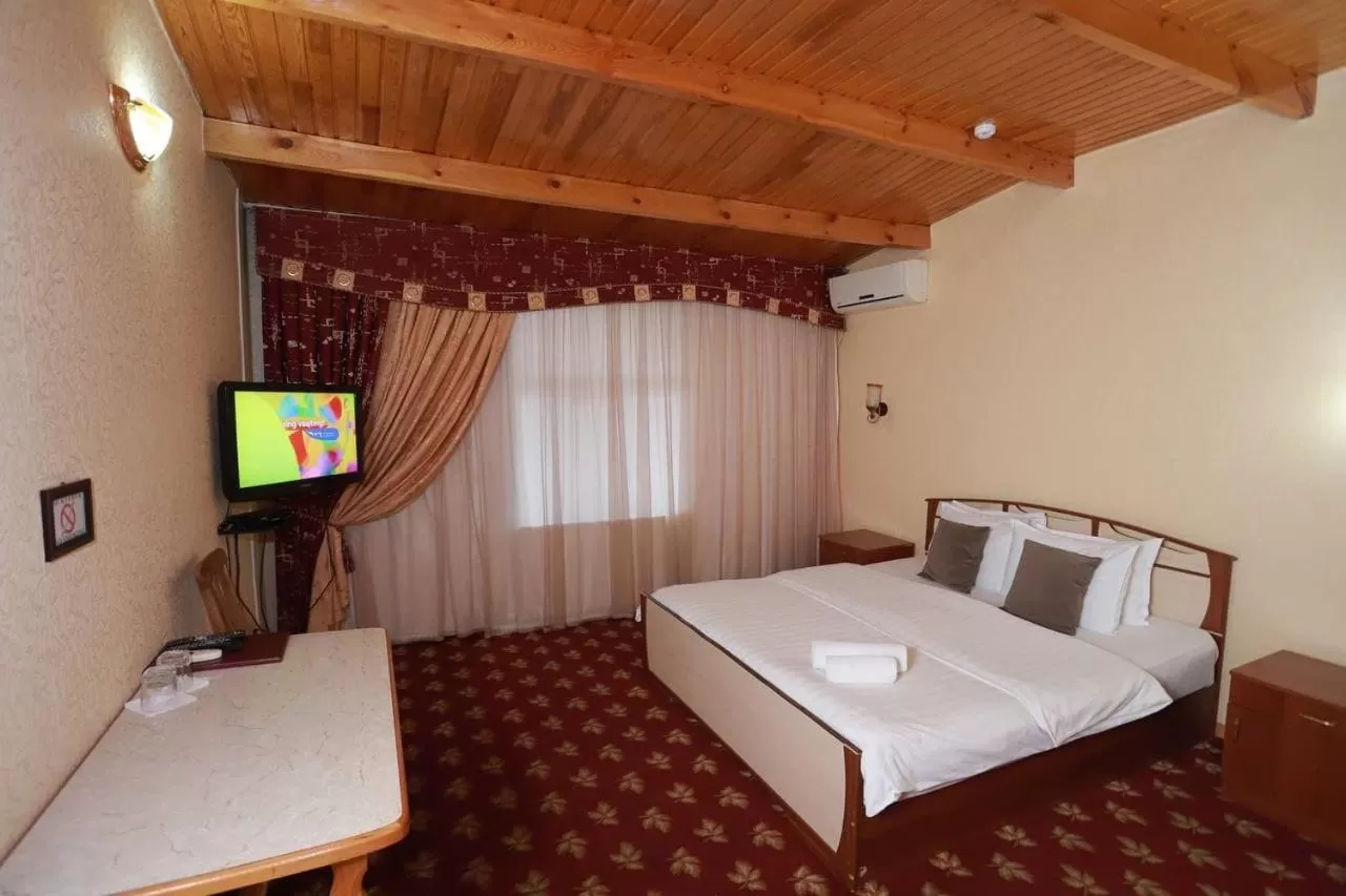 Bedroom, Bed in Comfort Hotel