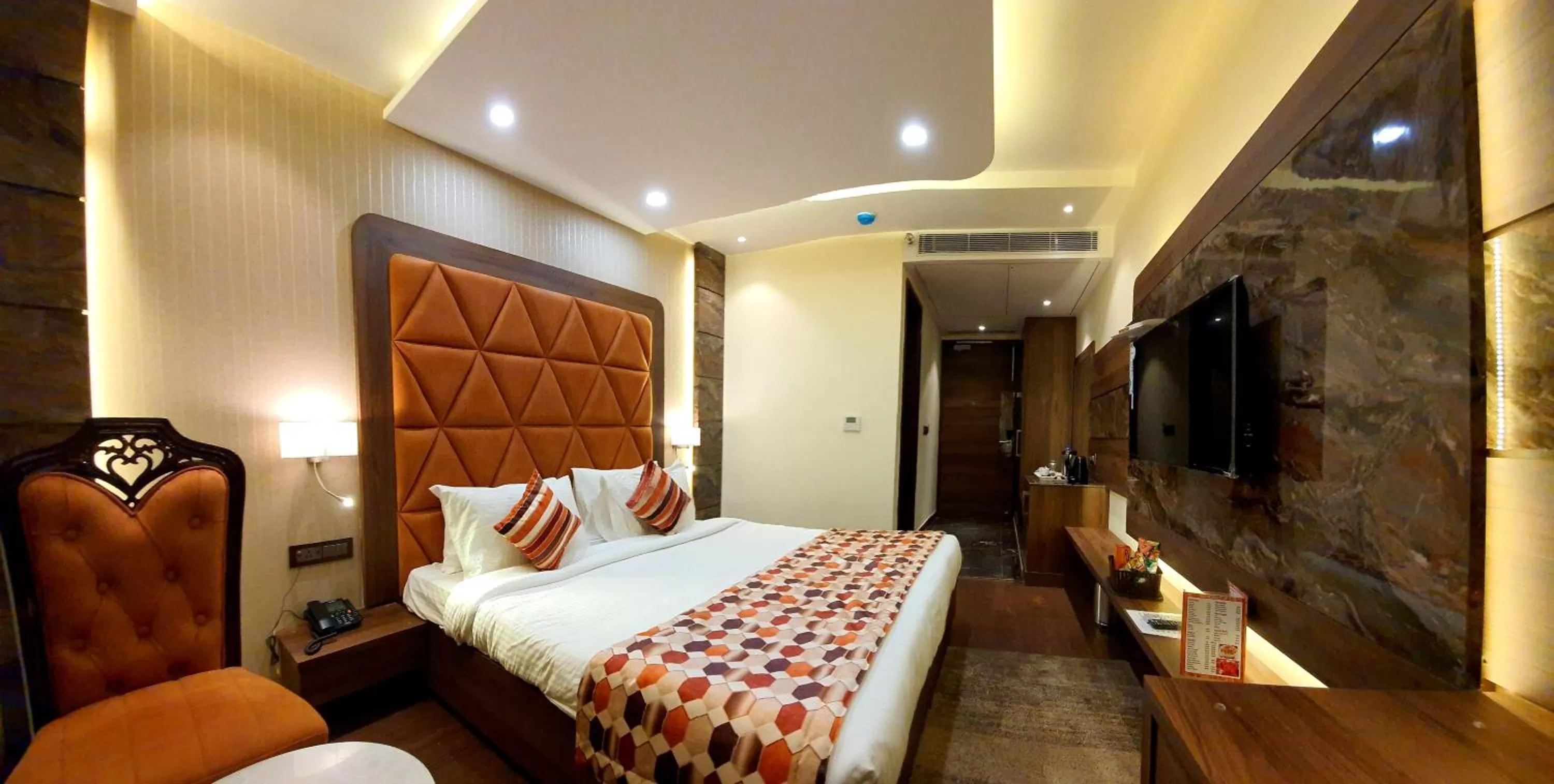 Bed in Hotel Makhan Residency