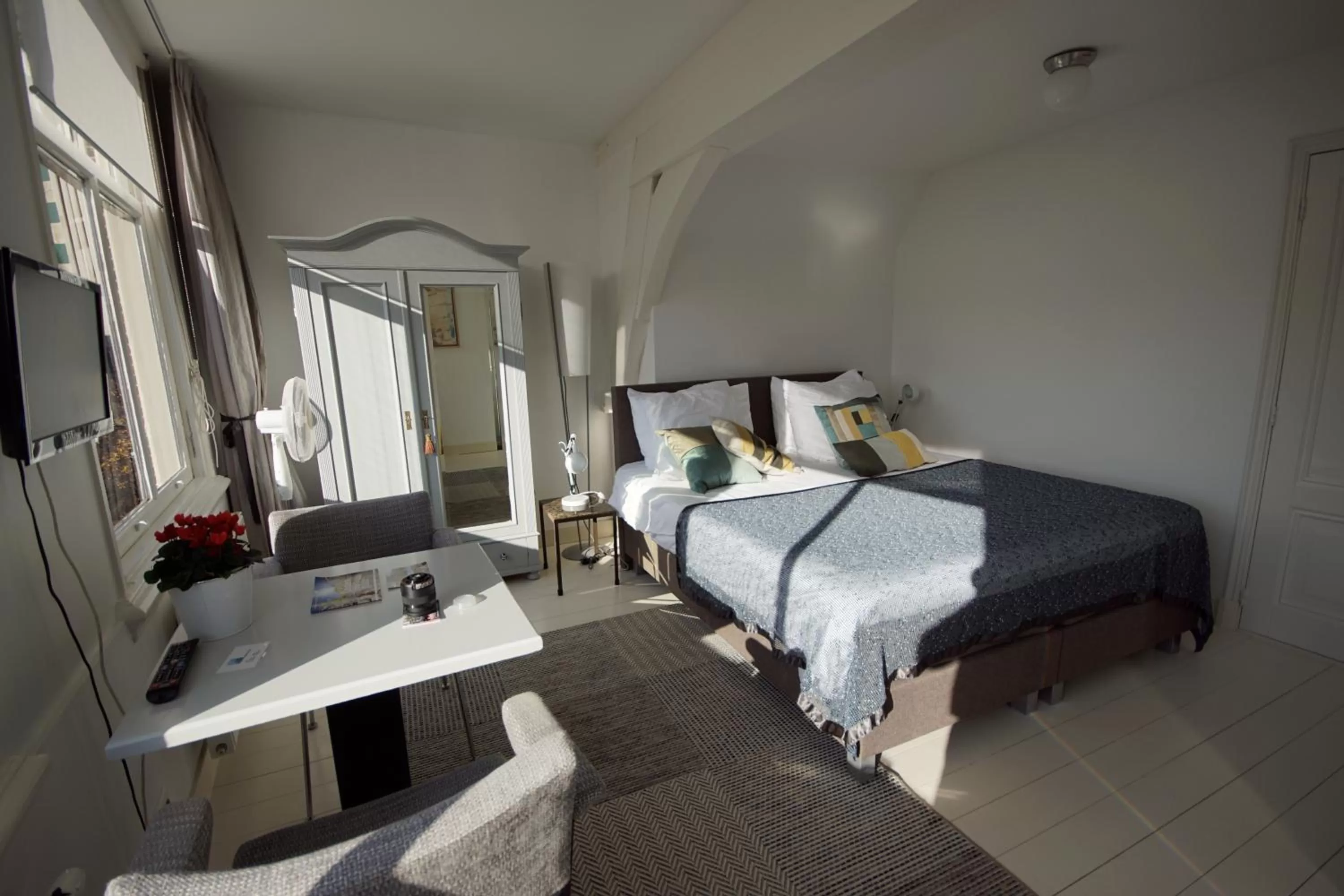 Property building, Bed in NR22 Leiden