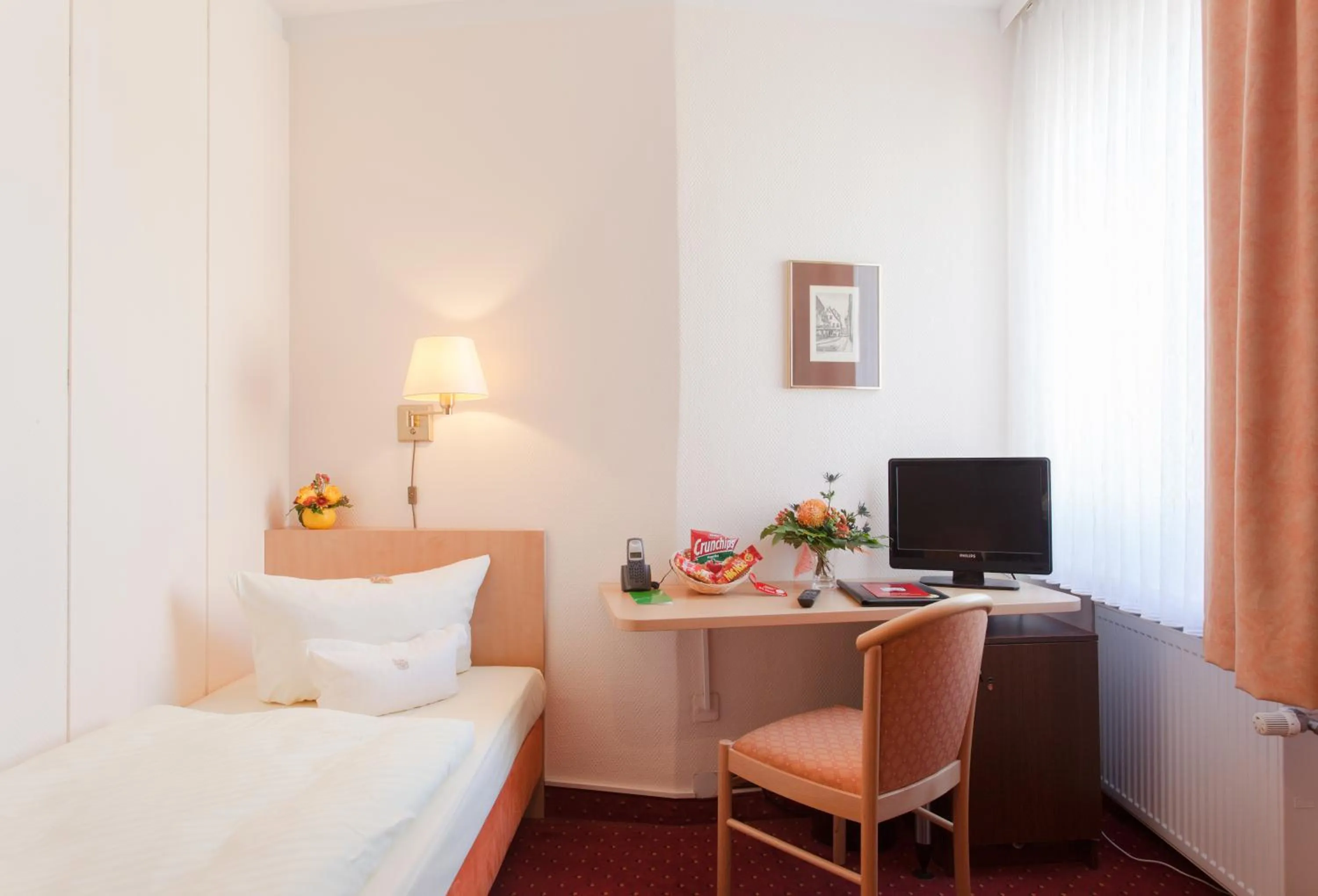 Photo of the whole room, Bed in Hotel Benn