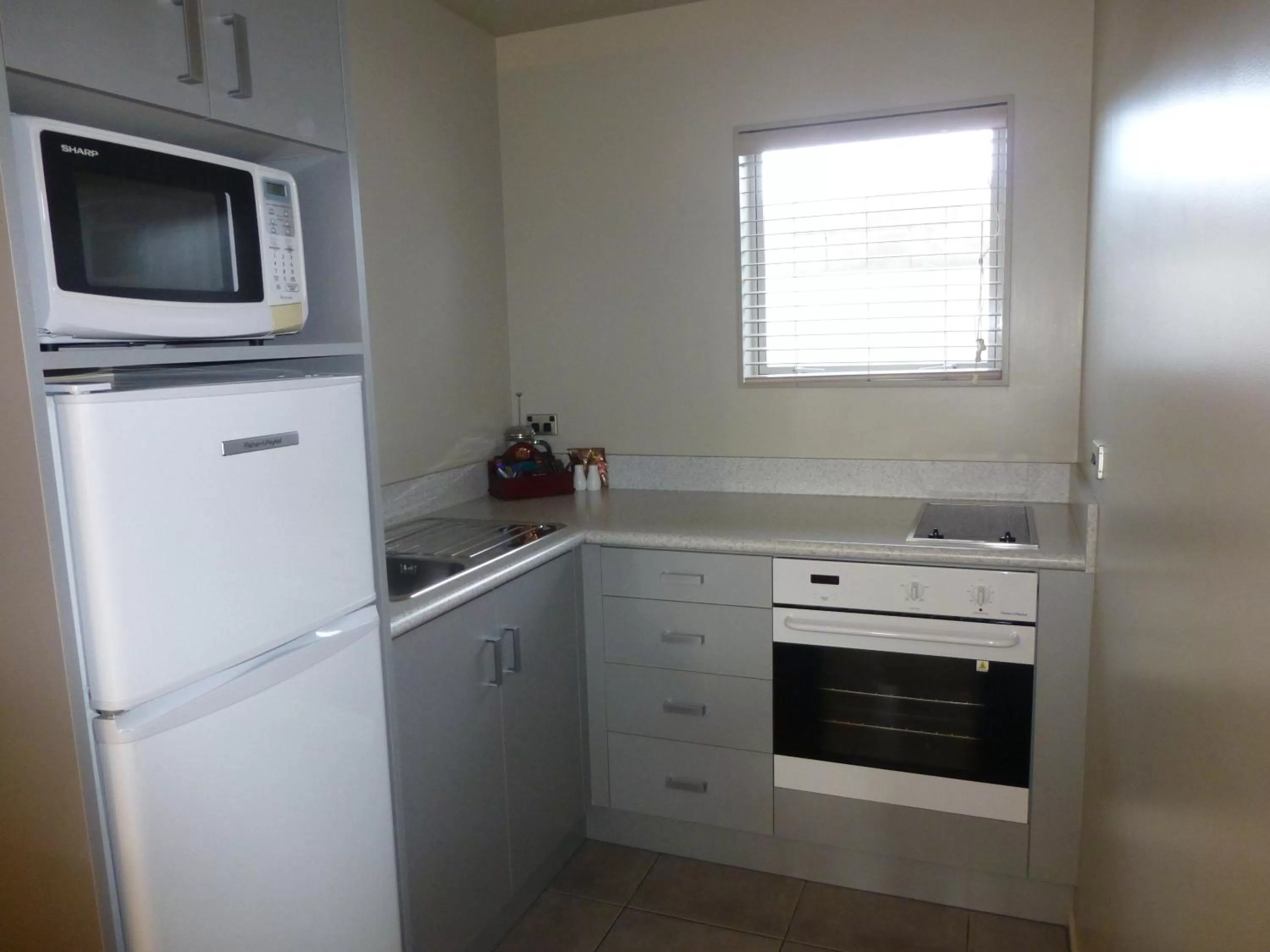 Kitchen or kitchenette in The Park Motel