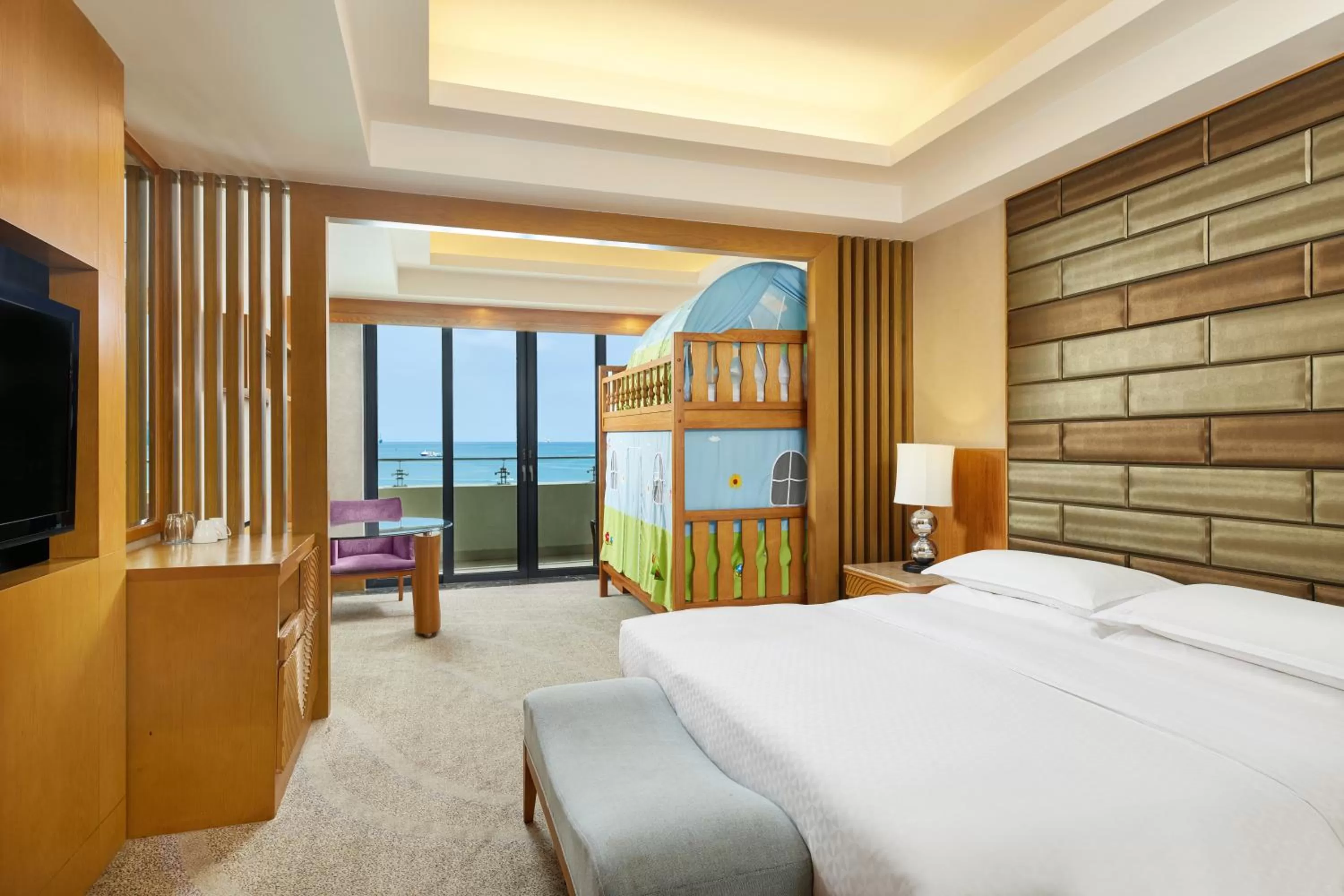 Photo of the whole room, Bed in Four Points by Sheraton Hainan, Sanya