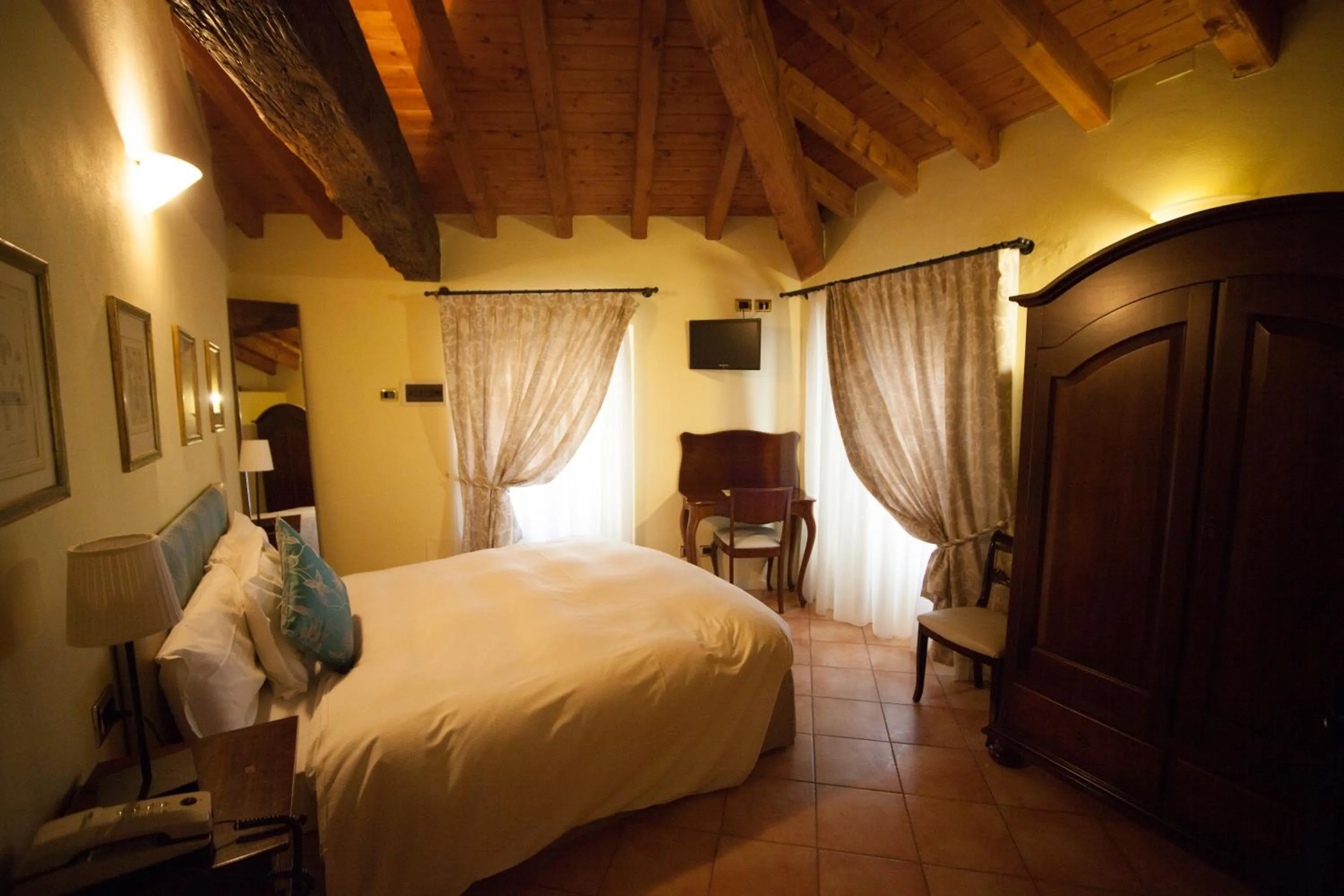Photo of the whole room, Bed in Albergo Orologio