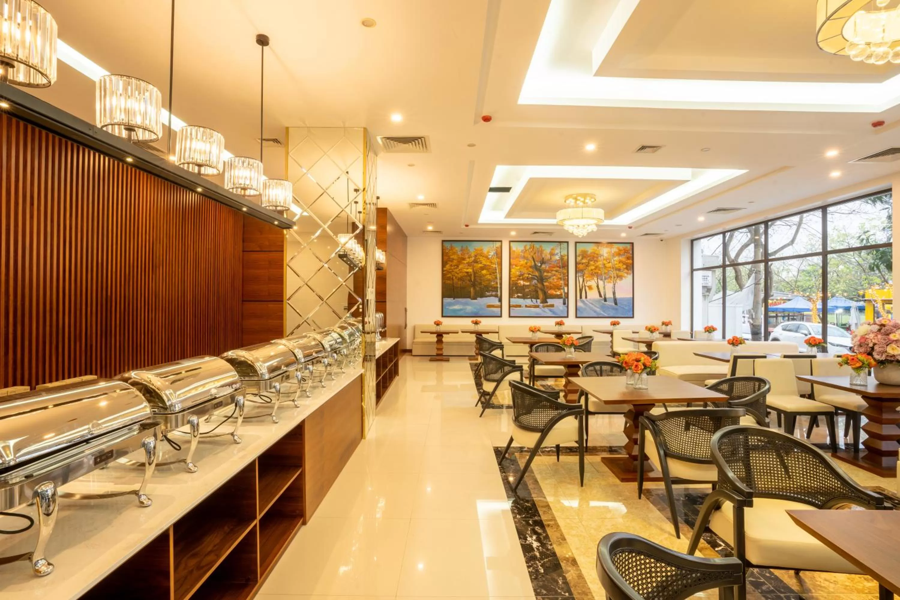 Restaurant/places to eat in MT Collection Hotel