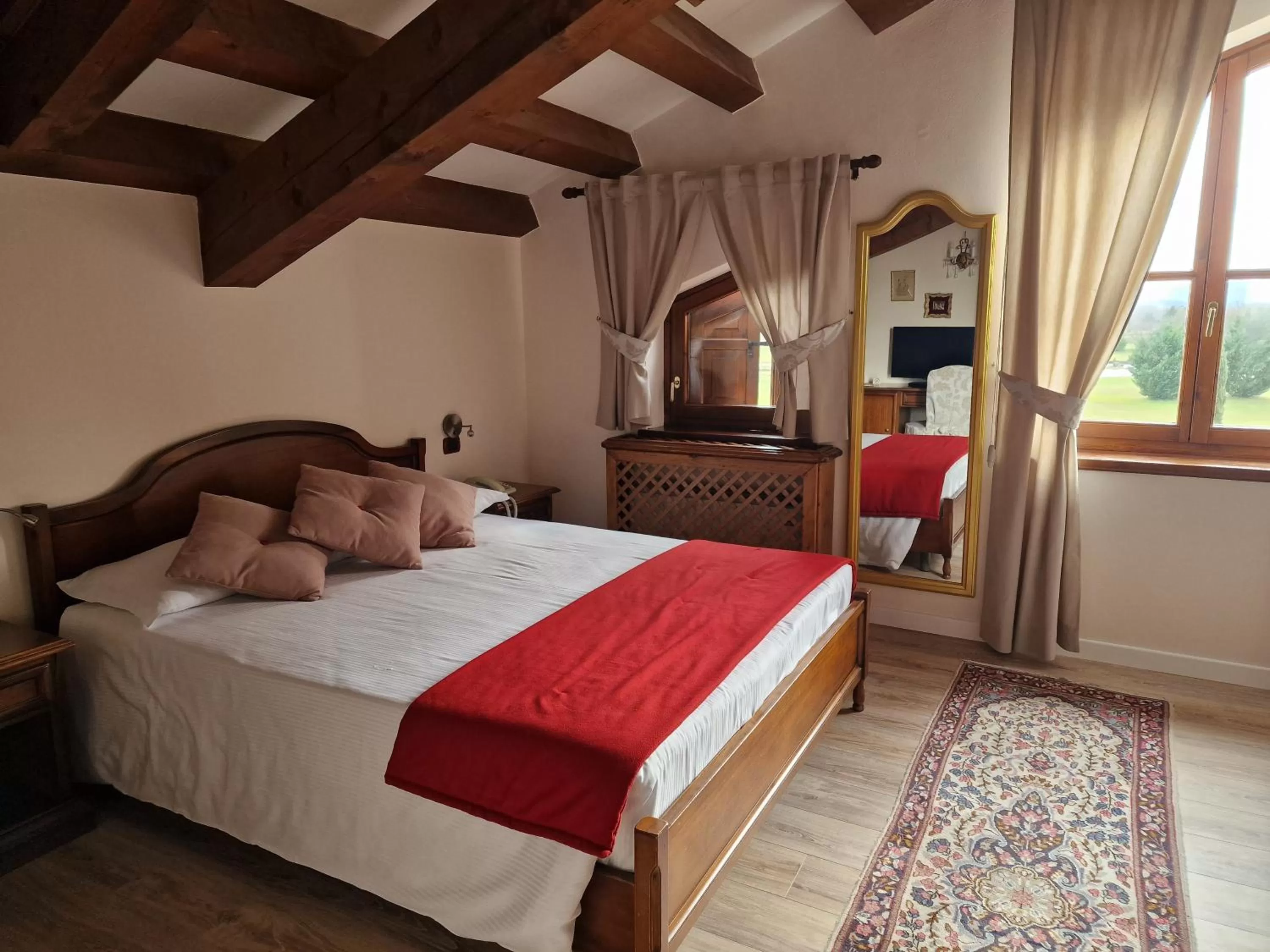 Photo of the whole room, Bed in La Tavernetta Al Castello