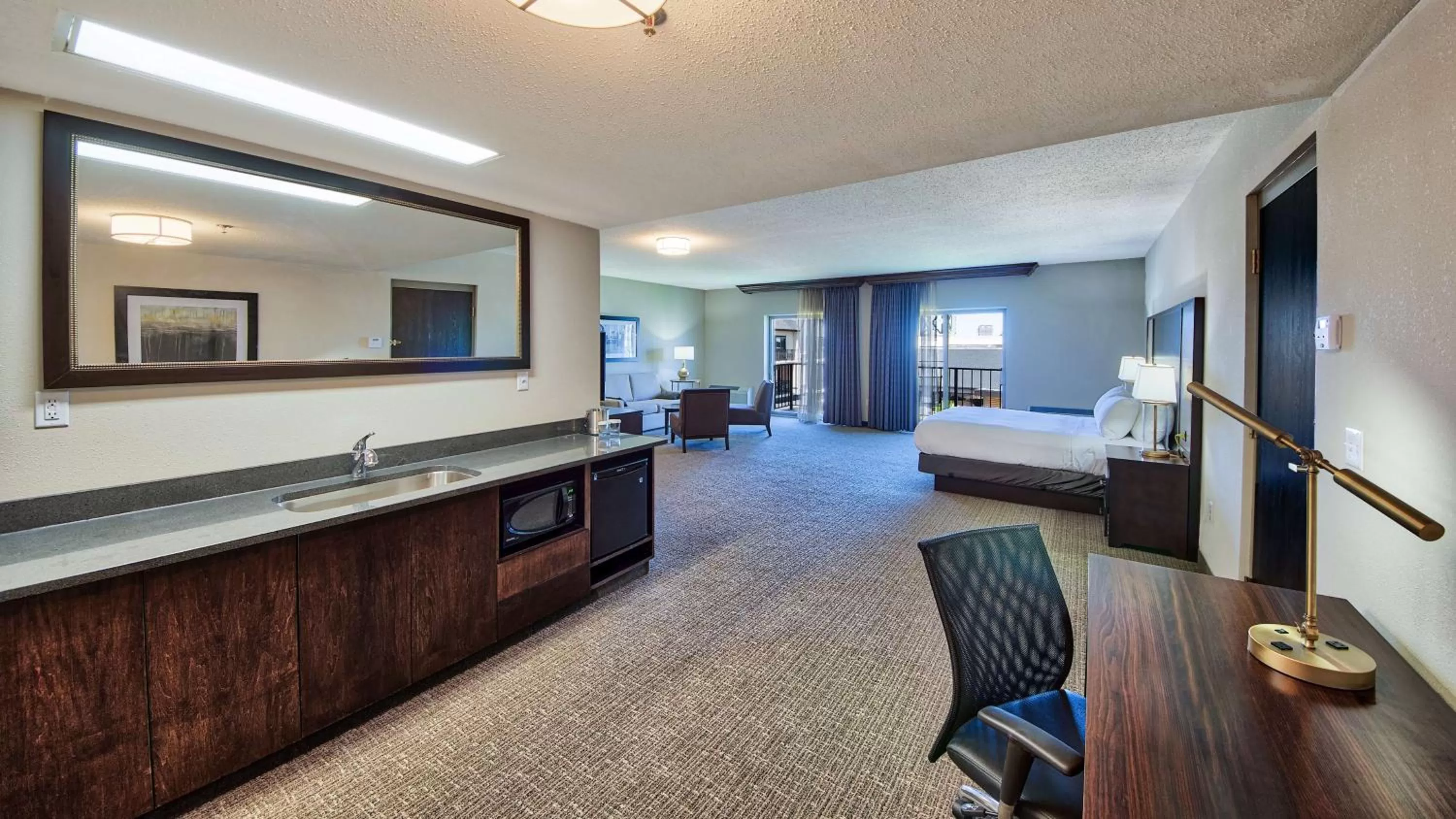 King Suite - Non-Smoking in DoubleTree by Hilton Port Huron