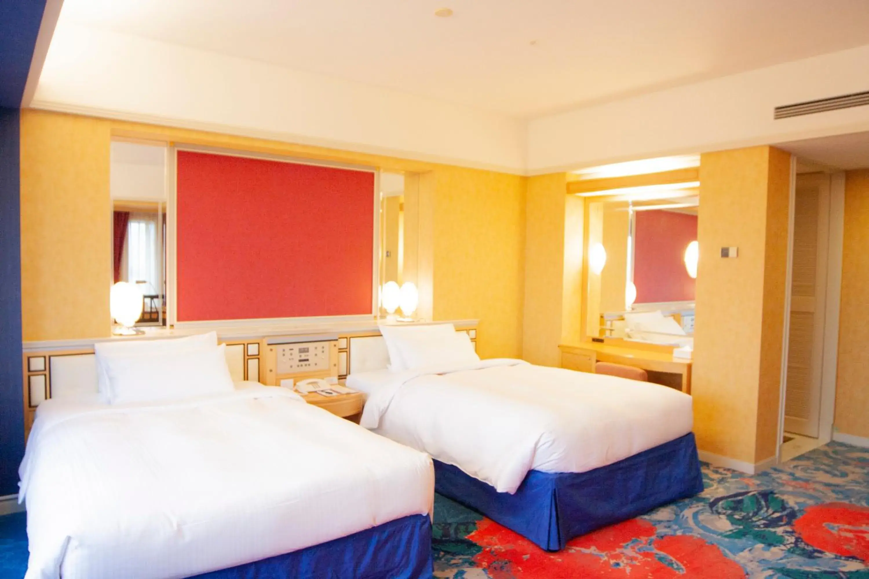 Superior Corner Twin Room - single occupancy - Smoking in Hotel New Otani Makuhari Superior Corner Twin Room - single occupancy - Smoking in Hotel New Otani Makuhari