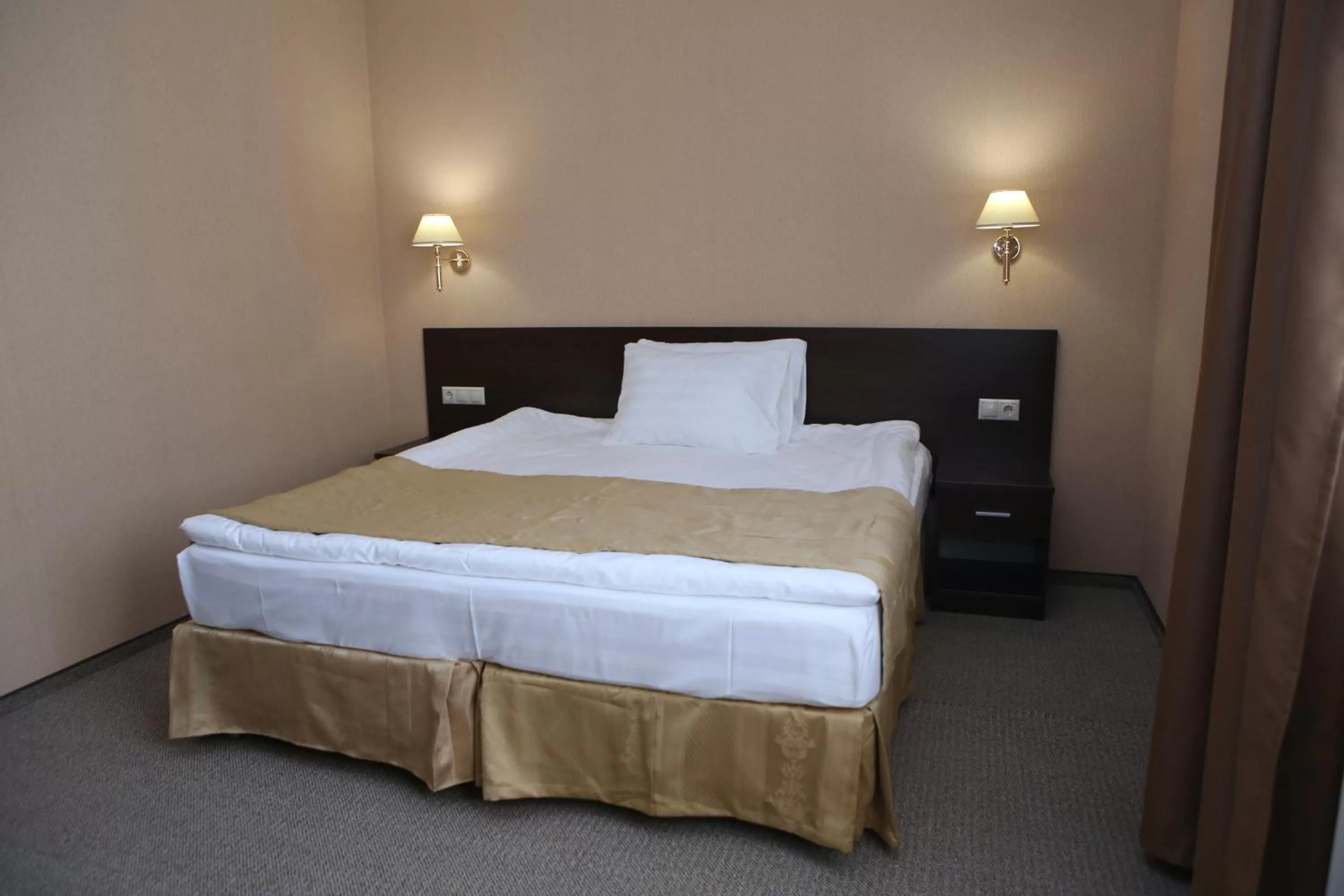 Bed, Room Photo in Hotel Aner