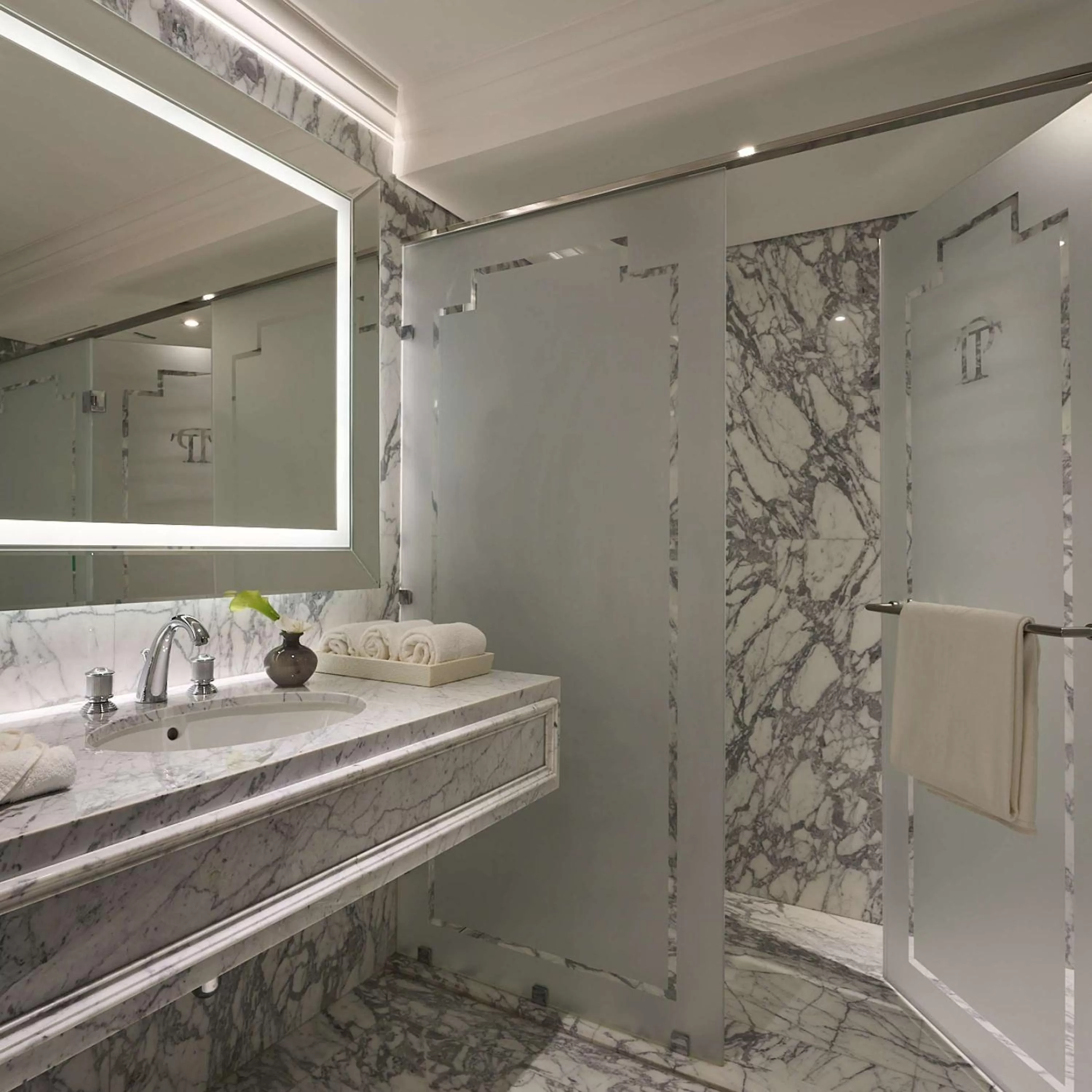 Deluxe King Room with City View in The Plaza Doha, LXR Hotels & Resorts