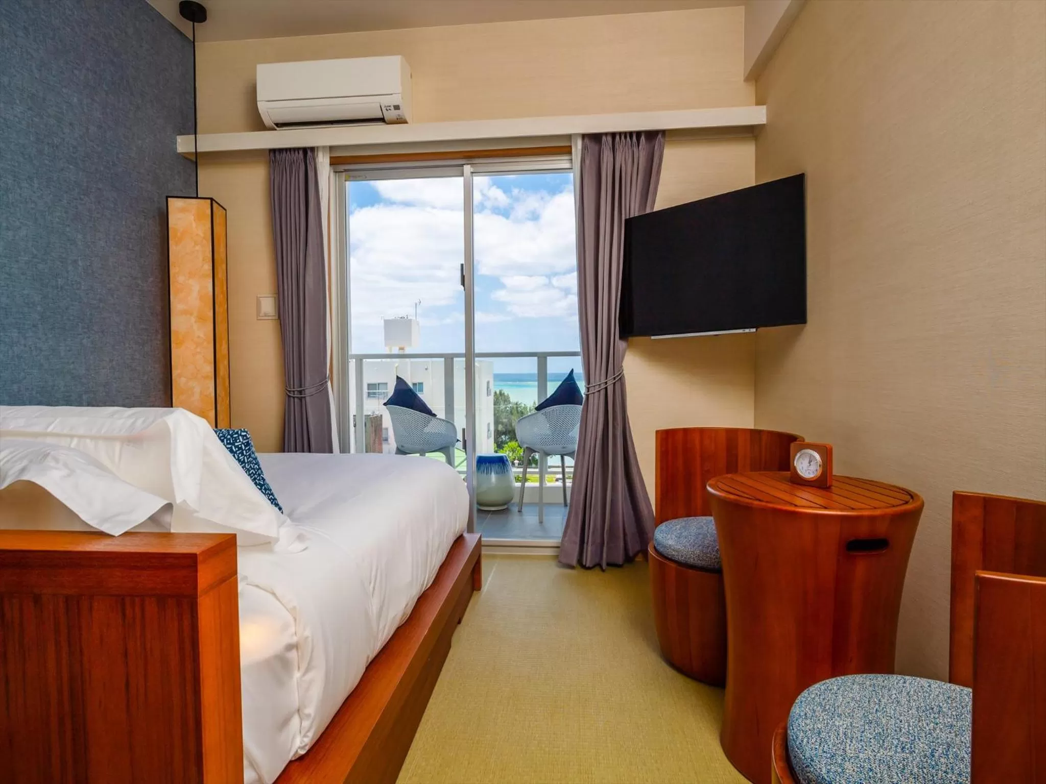 Photo of the whole room, Bed in oile by DSH Resorts