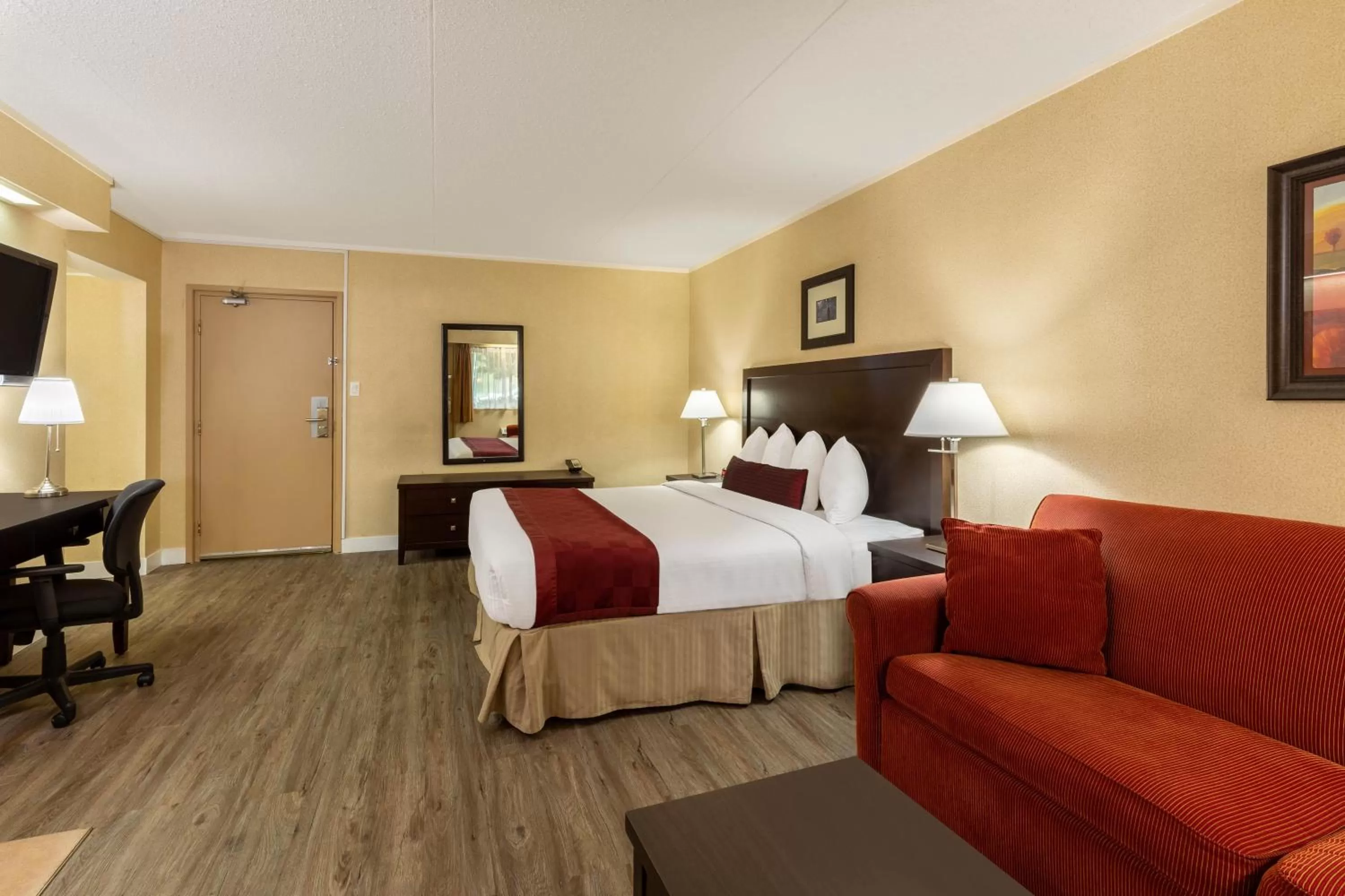 Photo of the whole room, Bed in Ramada by Wyndham Coquitlam