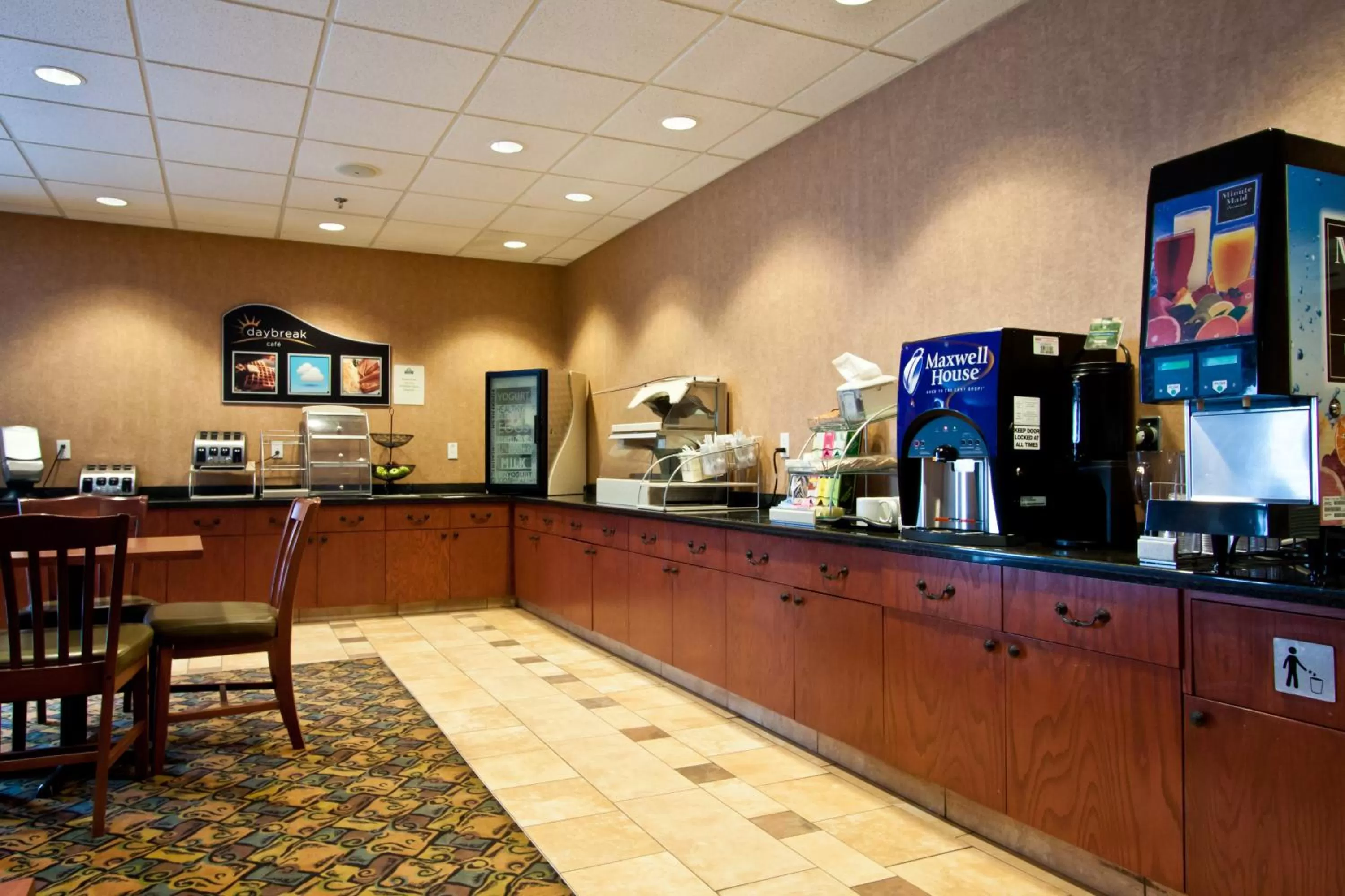 Restaurant/places to eat in Days Inn & Suites by Wyndham Strathmore
