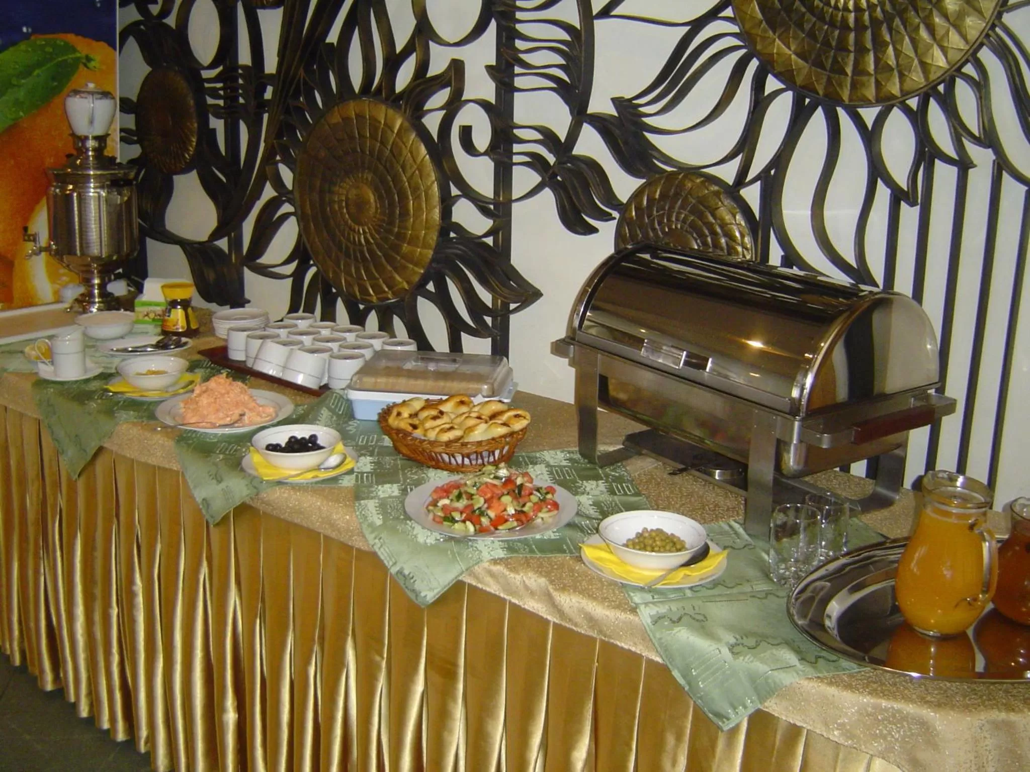 Food in Zhibek Zholy Hotel