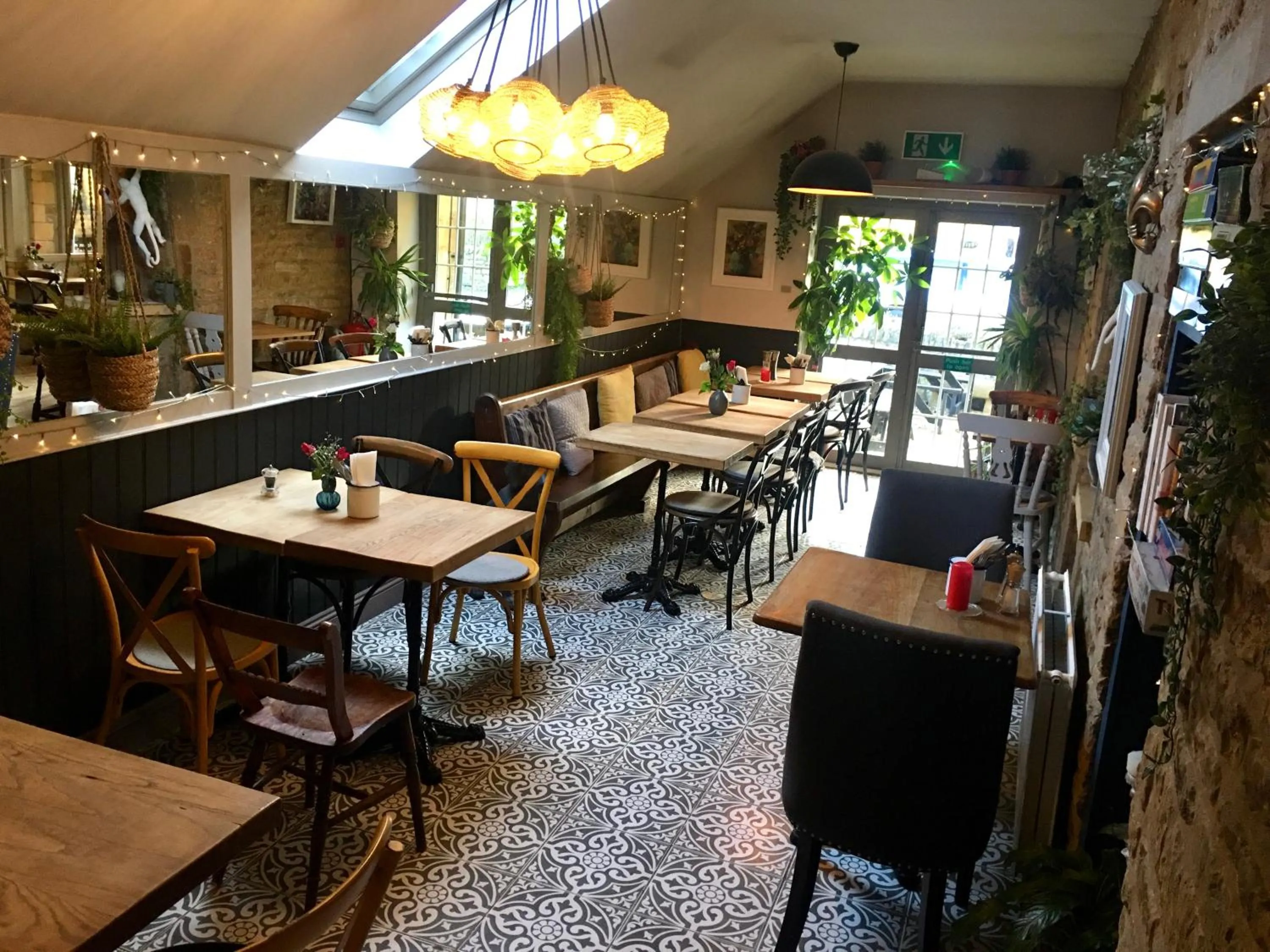 Dining area in The Mousetrap Inn