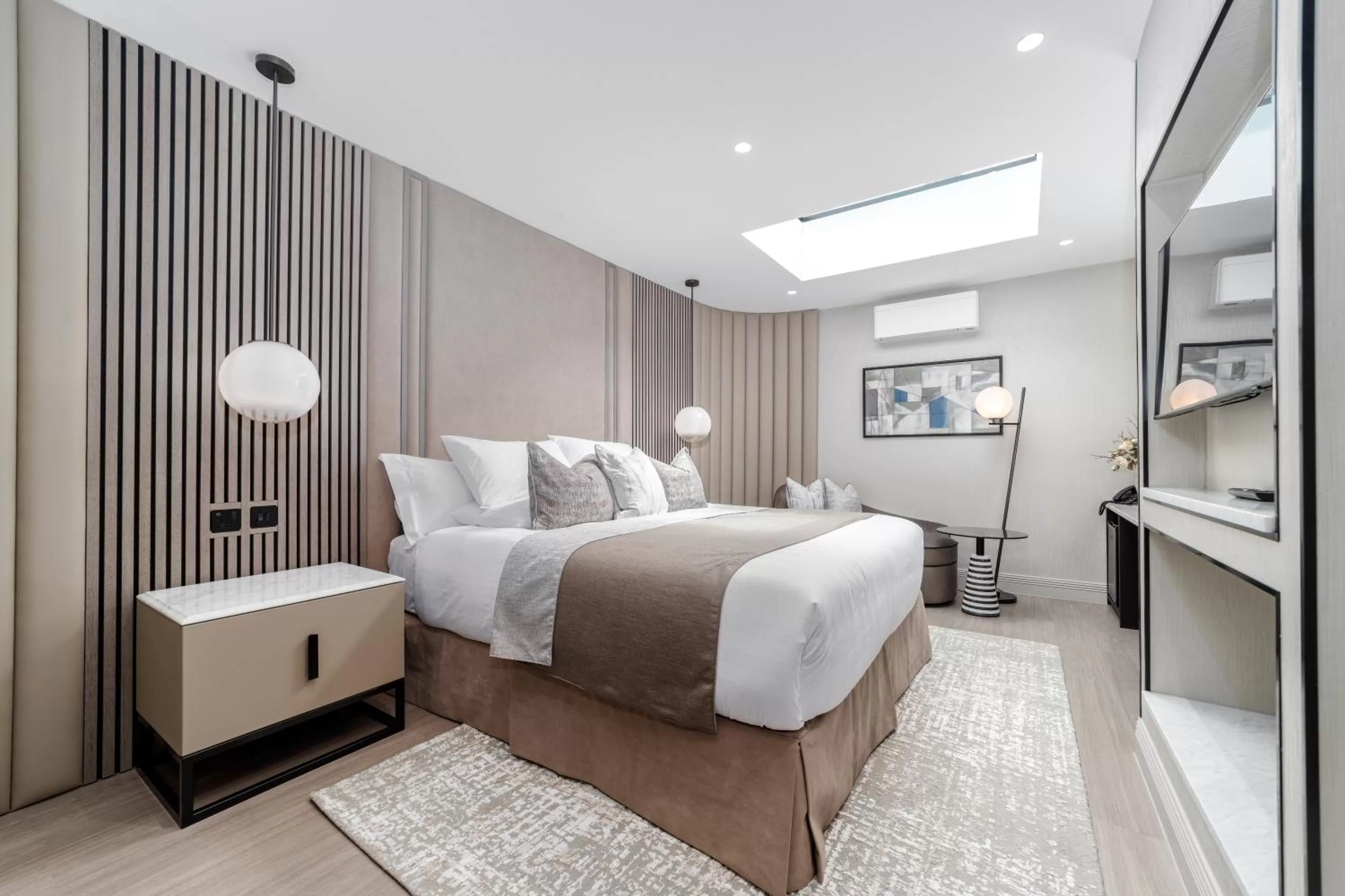 Photo of the whole room, Bed in No.4 Carlton