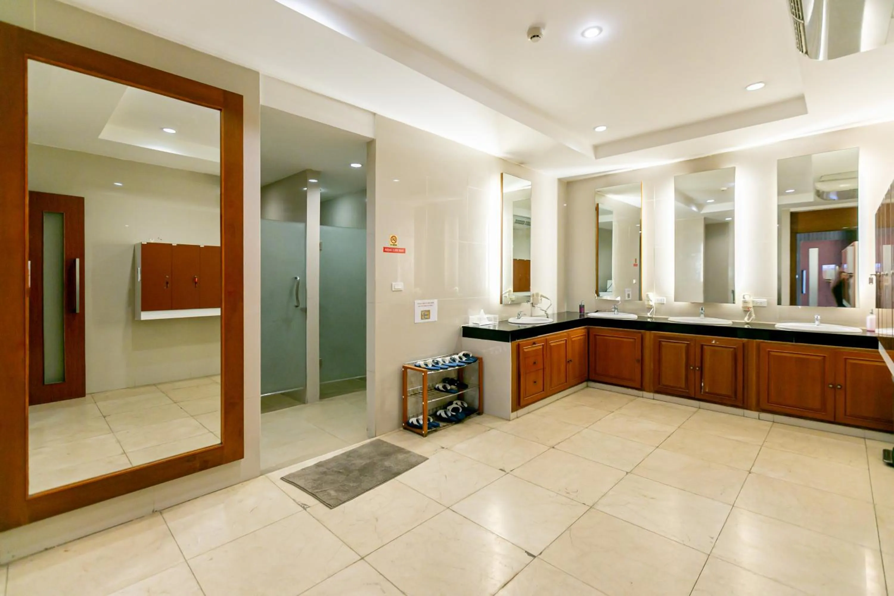 Bathroom in The Bedrooms Hostel Pattaya