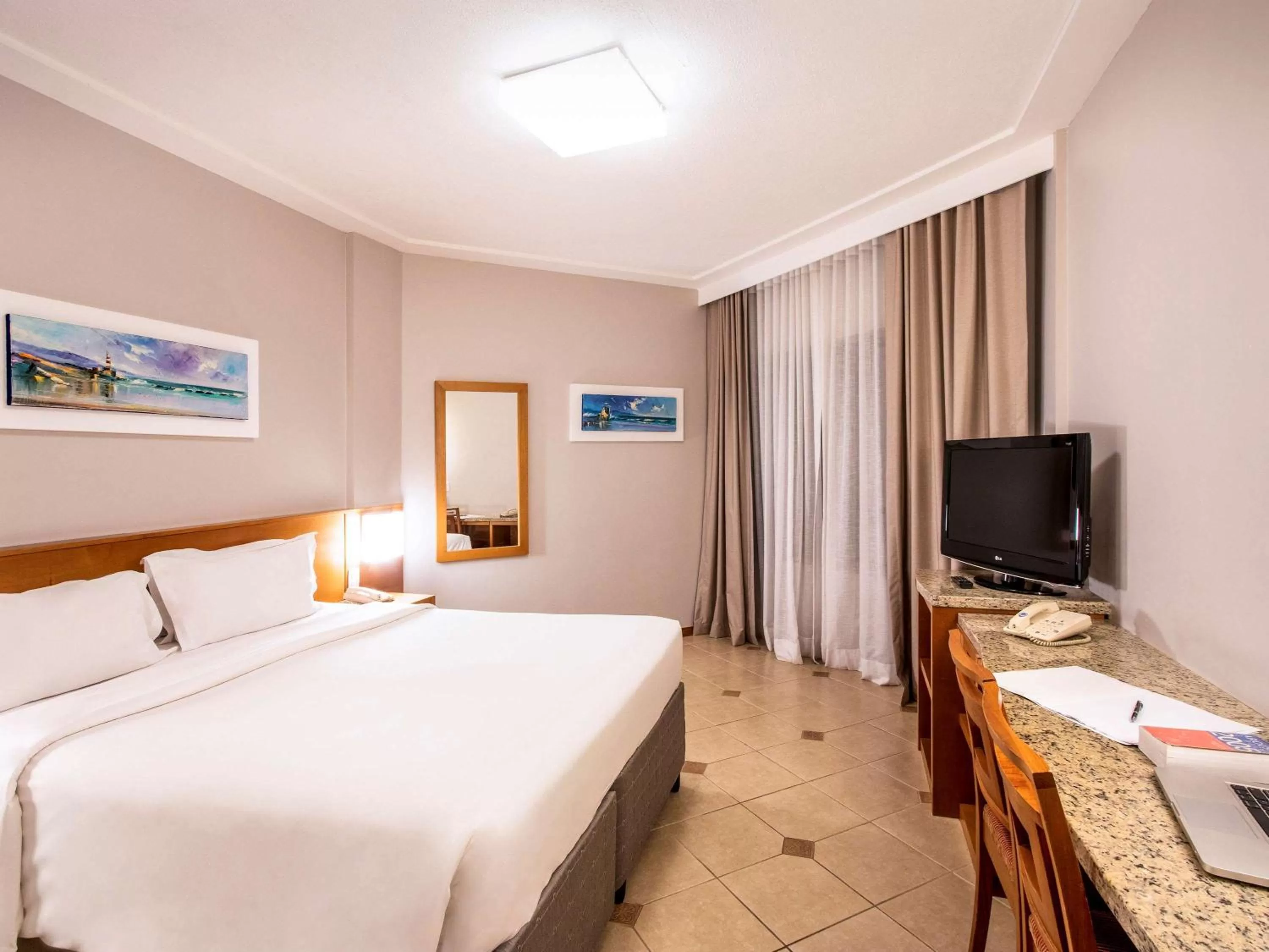 Photo of the whole room, Bed in Mercure Florianópolis