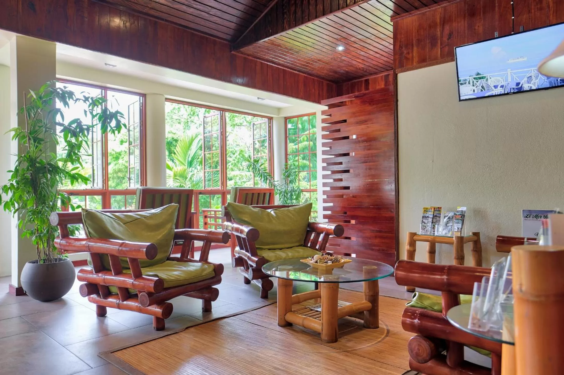 Lobby or reception in Hibiscus Lodge Hotel