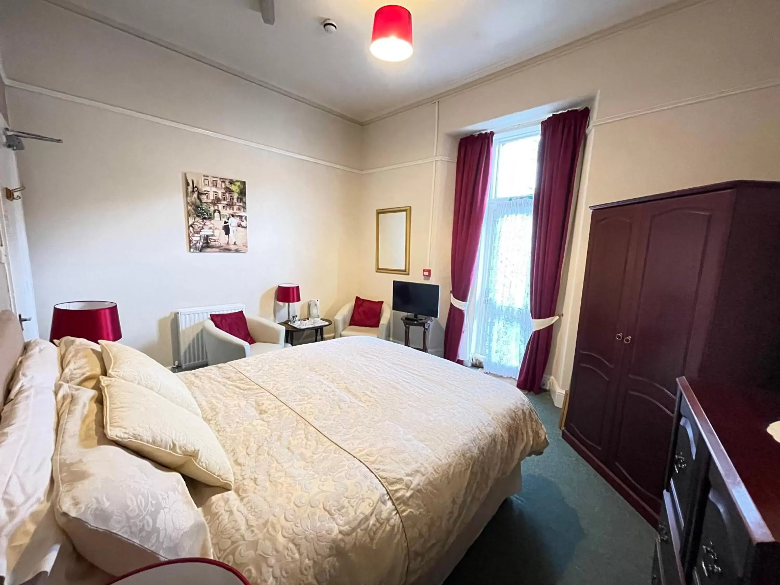 Budget Double Room in White Court Llandudno Budget Double Room in White Court Llandudno