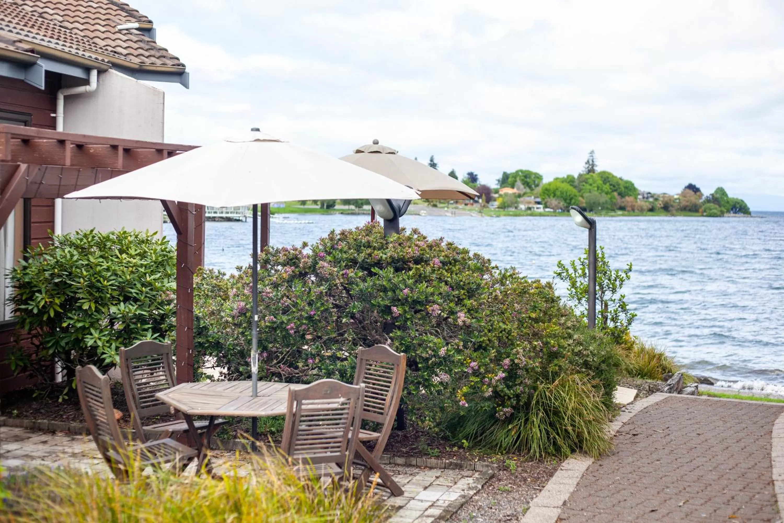 Patio in Cascades Lakefront Motel