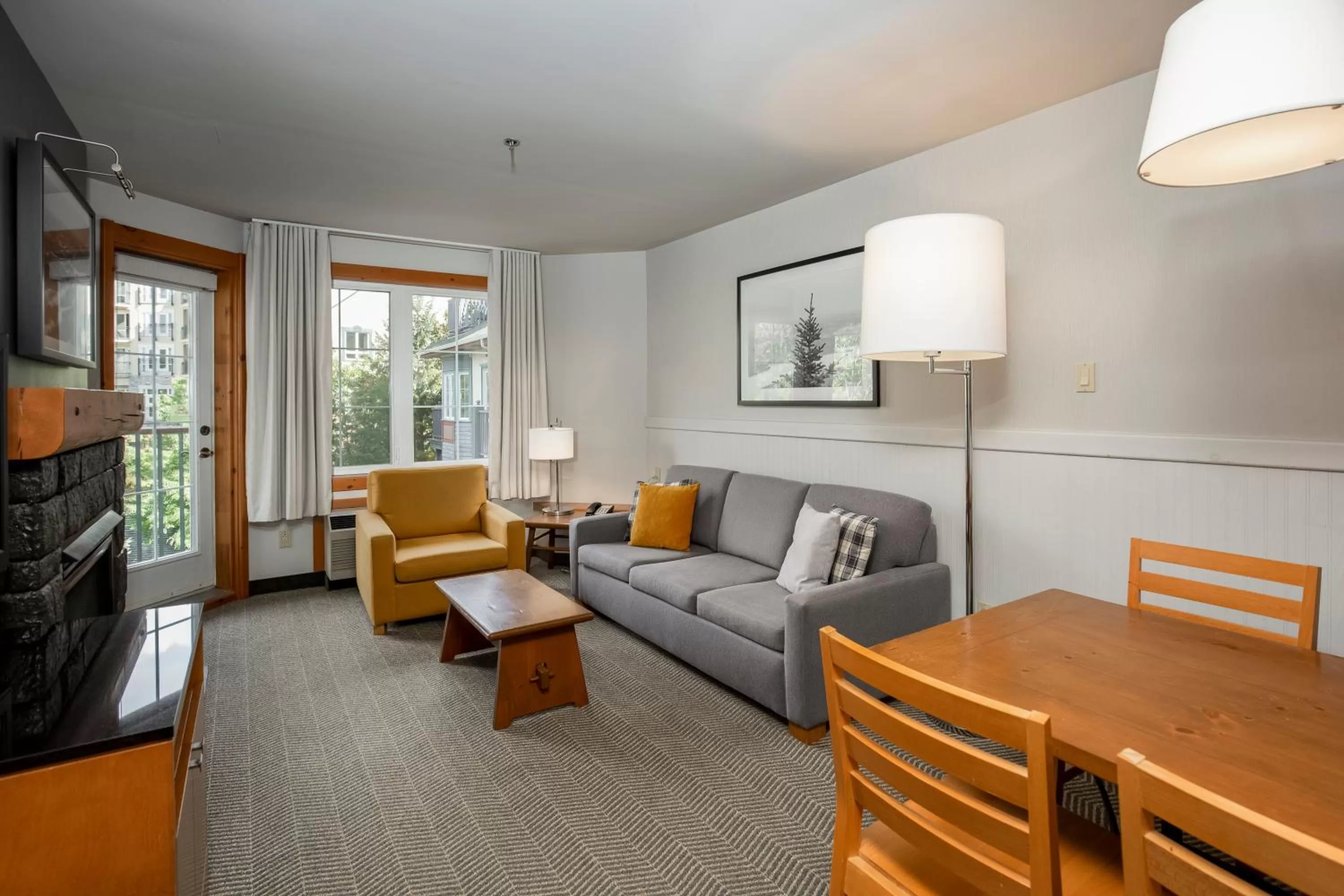 One-Bedroom Suite with Two Queen Beds in Lodge de la Montagne