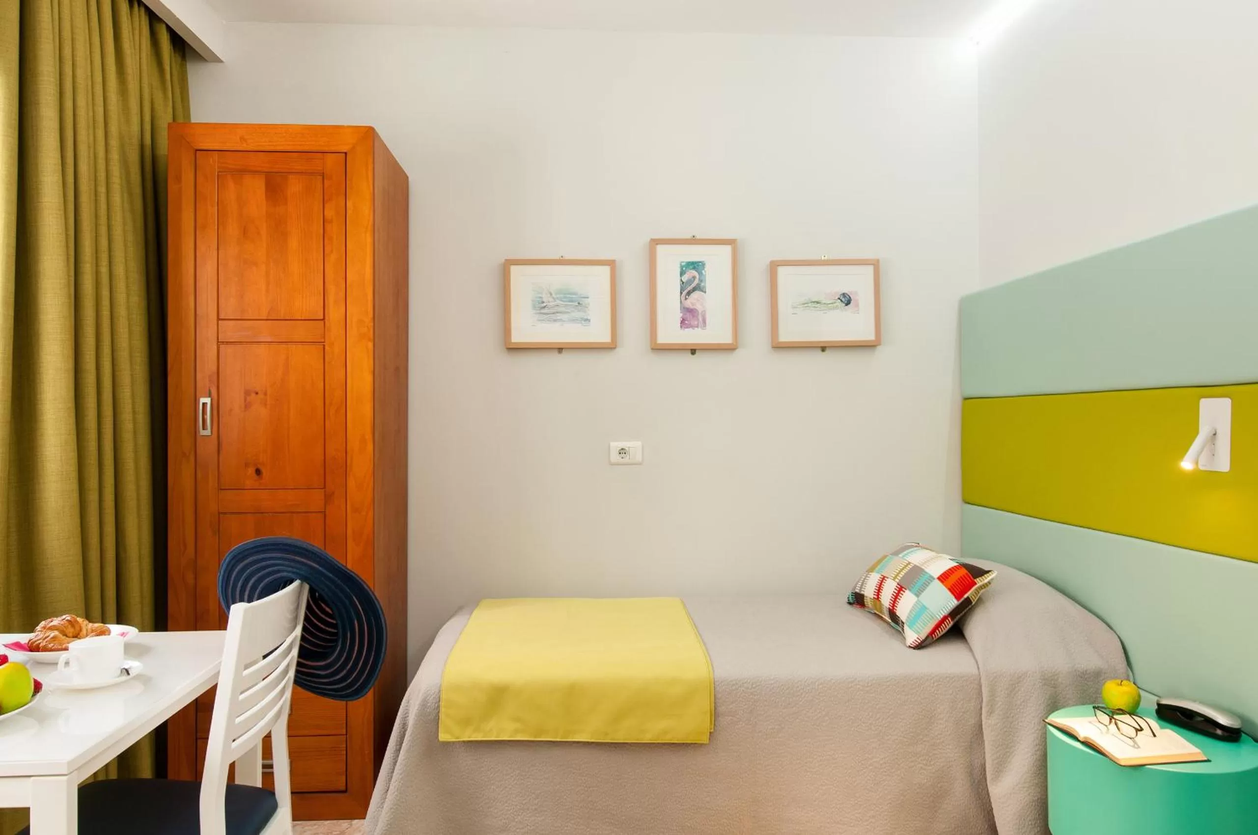 Bedroom, Bed in Hotel Apartamento Bajamar