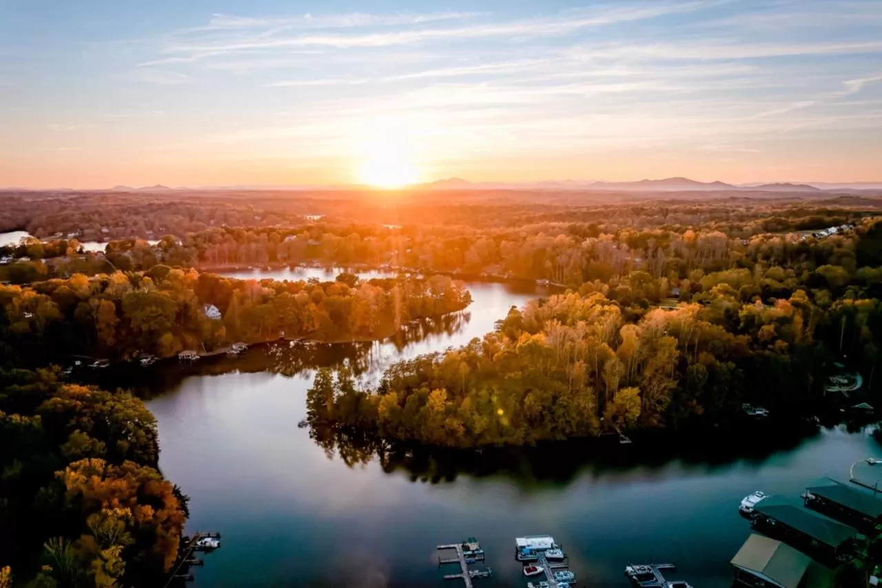 Natural landscape, Bird's-eye View in Halesford Harbour Resort - Smith Mountain Lake
